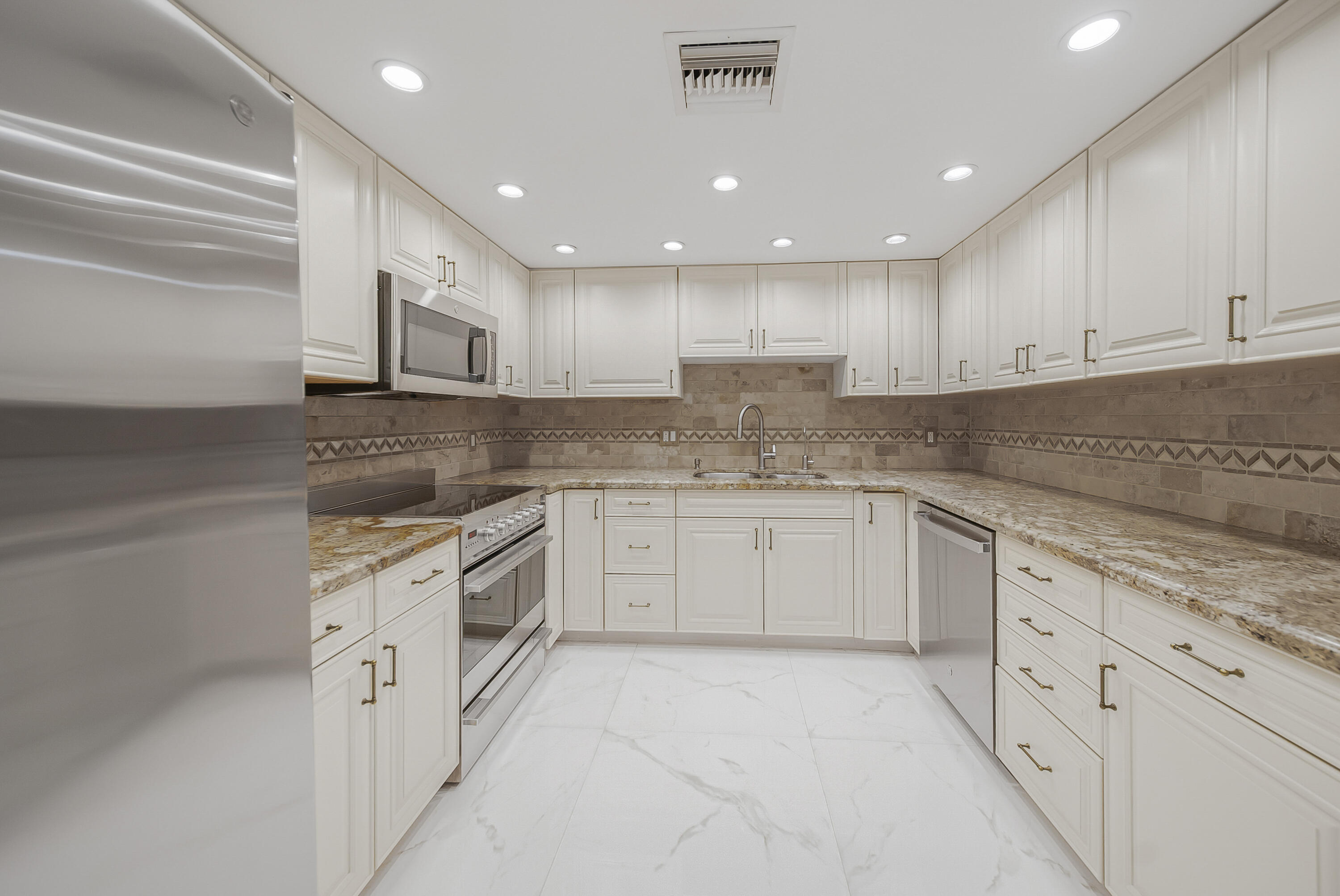 16300 Golf Club #114, Weston FL 33326