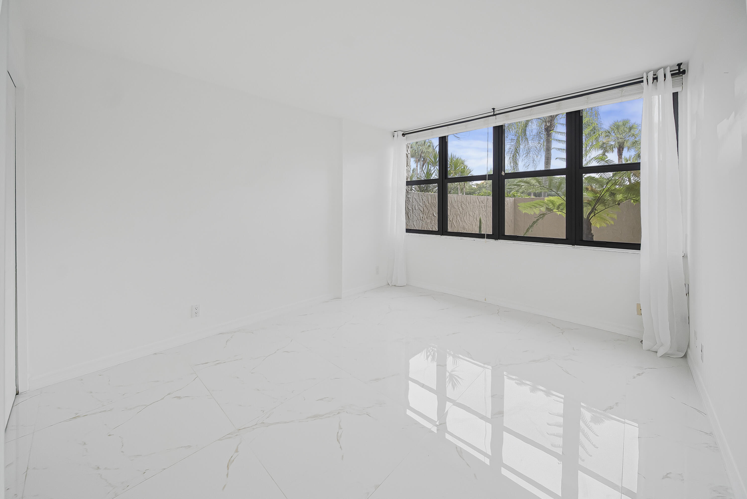 16300 Golf Club #114, Weston FL 33326