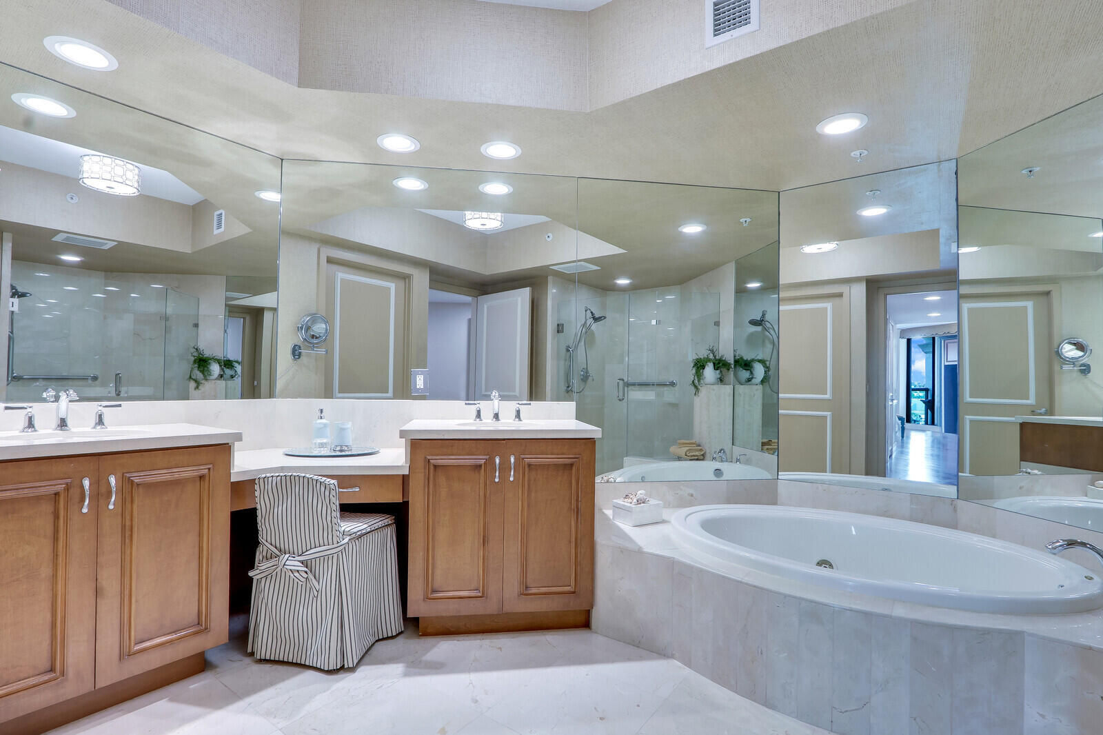 3630 GARDENS #501C, Palm Beach Gardens FL 33410
