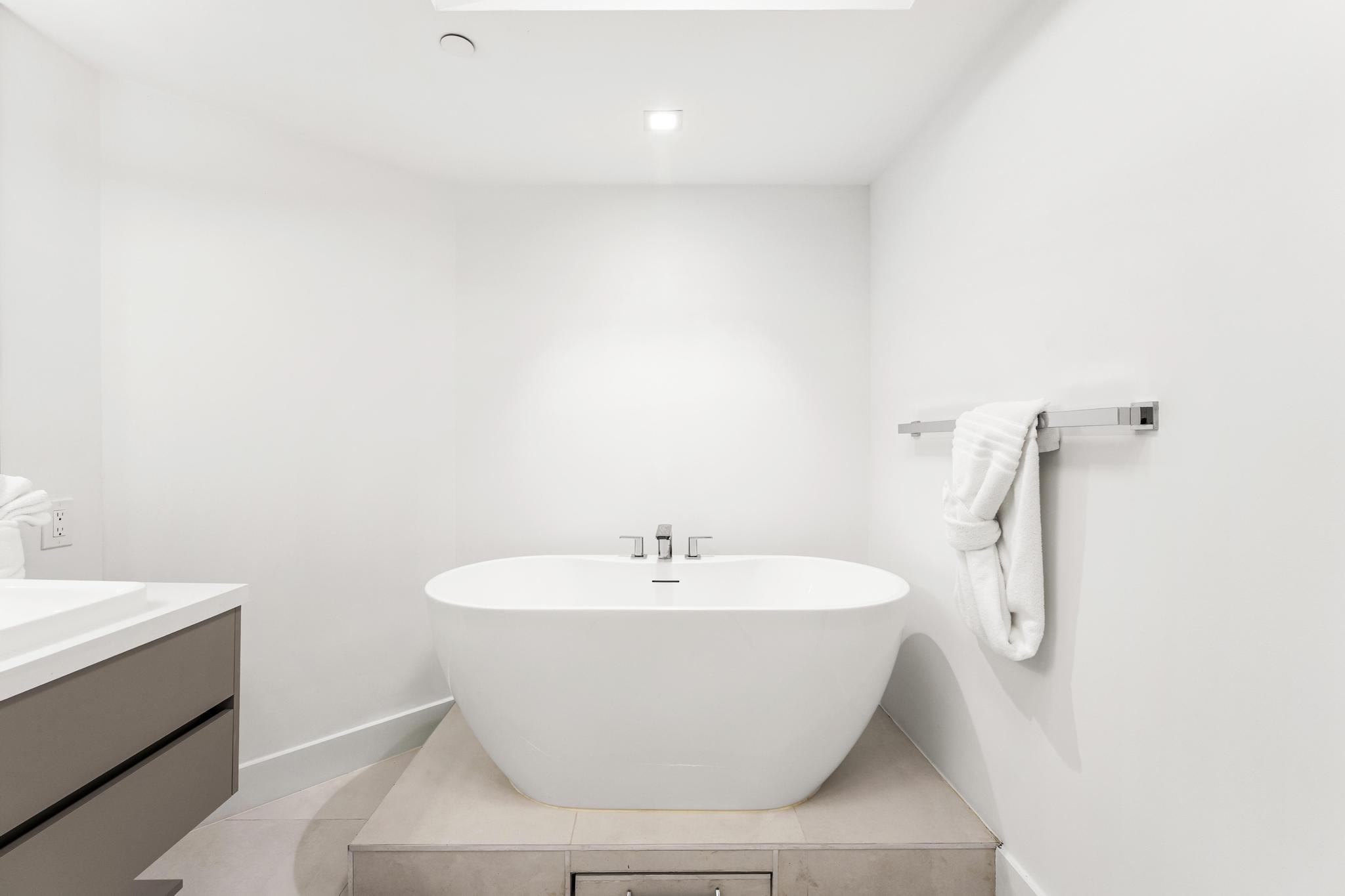 2000 ISLAND #903, Aventura FL 33160