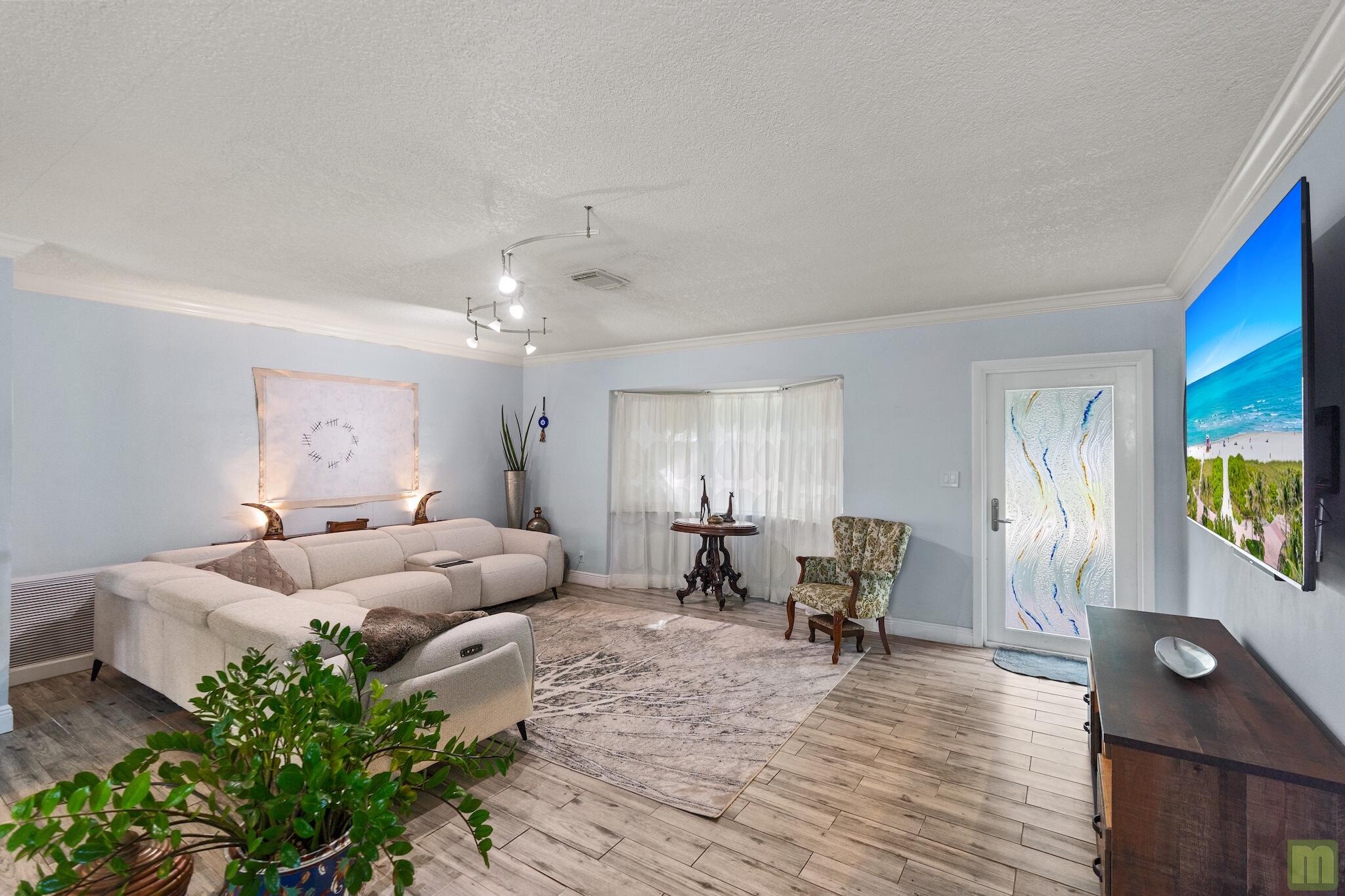 291 Lake, Coconut Creek FL 33066
