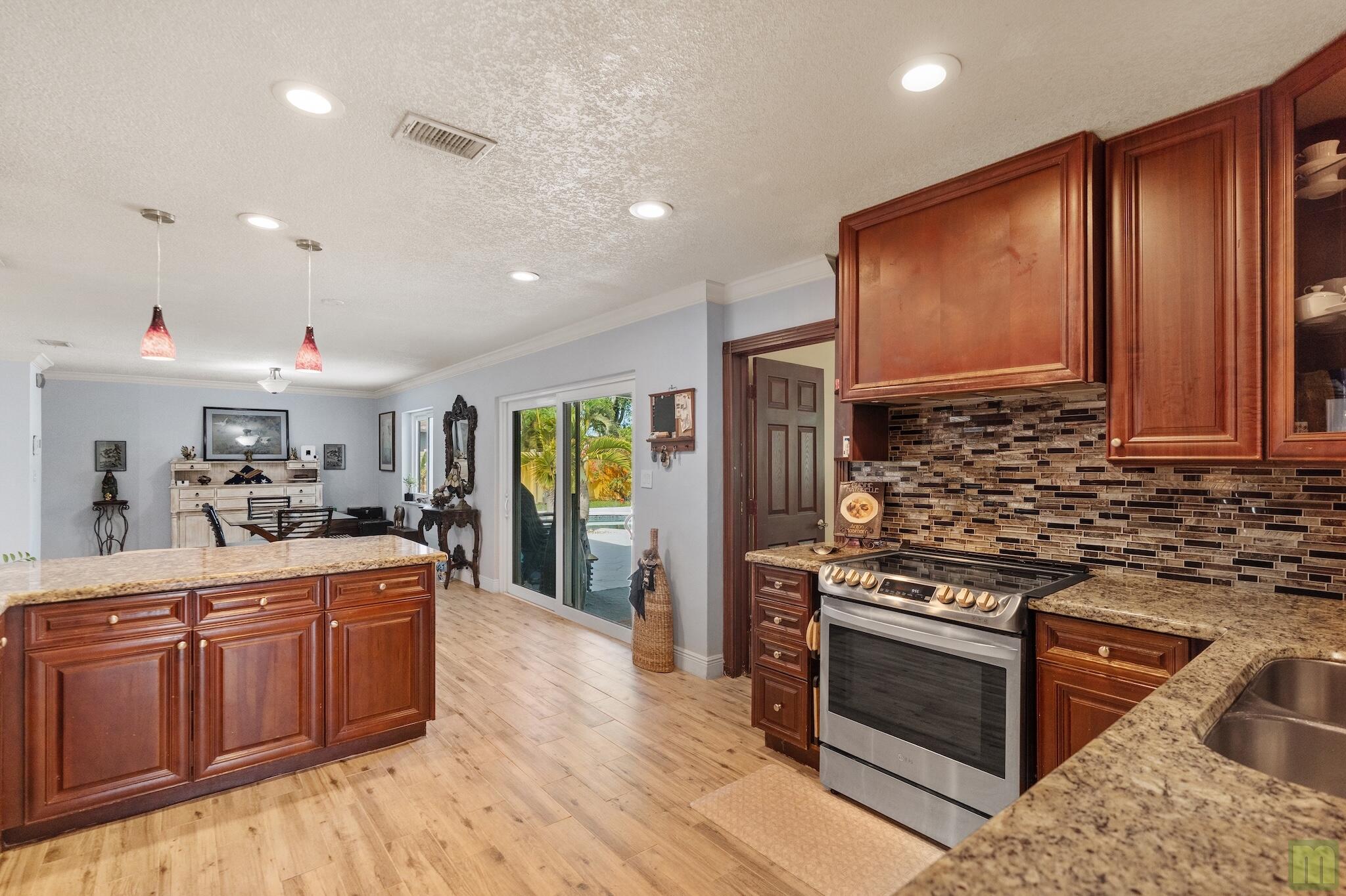 291 Lake, Coconut Creek FL 33066