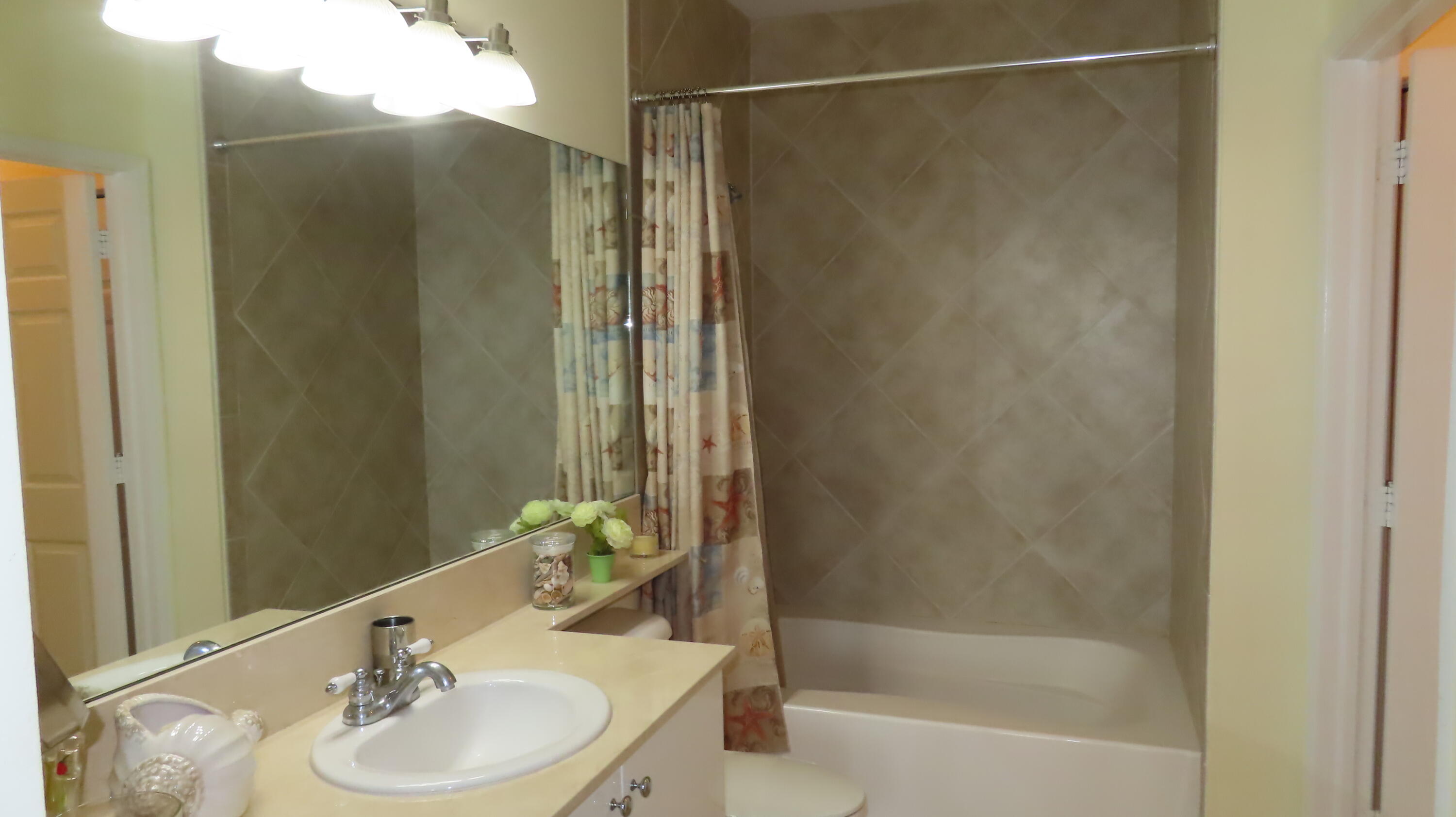 806 E WINDWARD #604, Lantana FL 33462