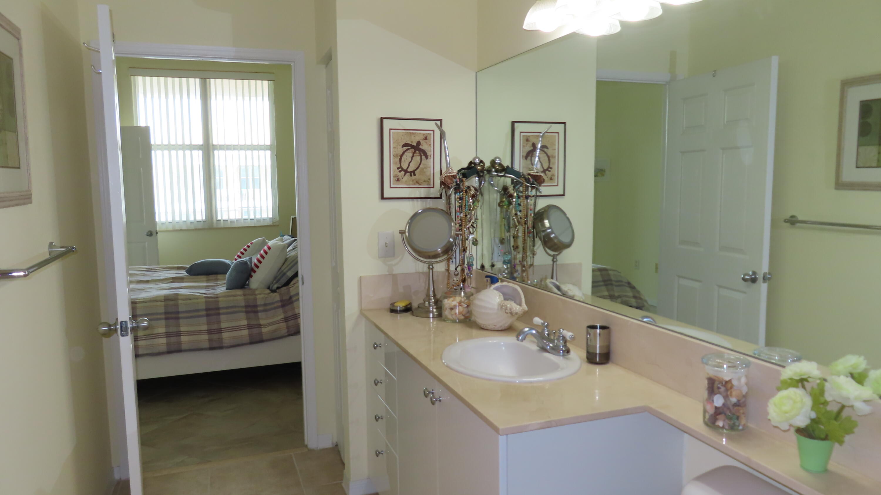 806 E WINDWARD #604, Lantana FL 33462