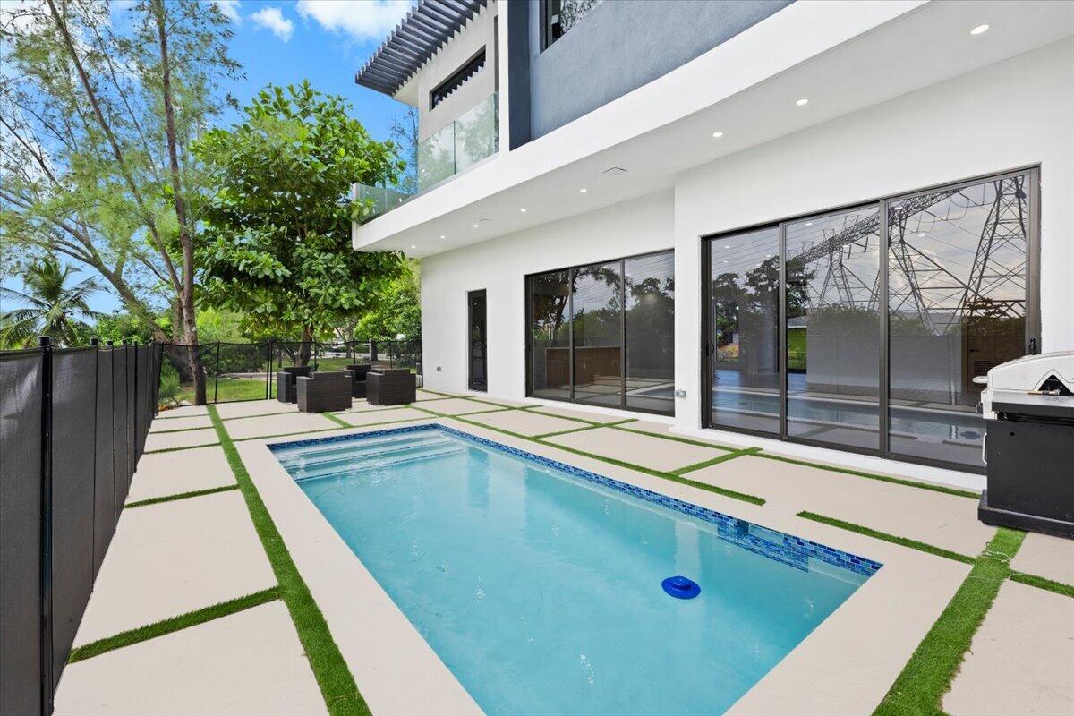 201 NW 14TH, Dania Beach FL 33004