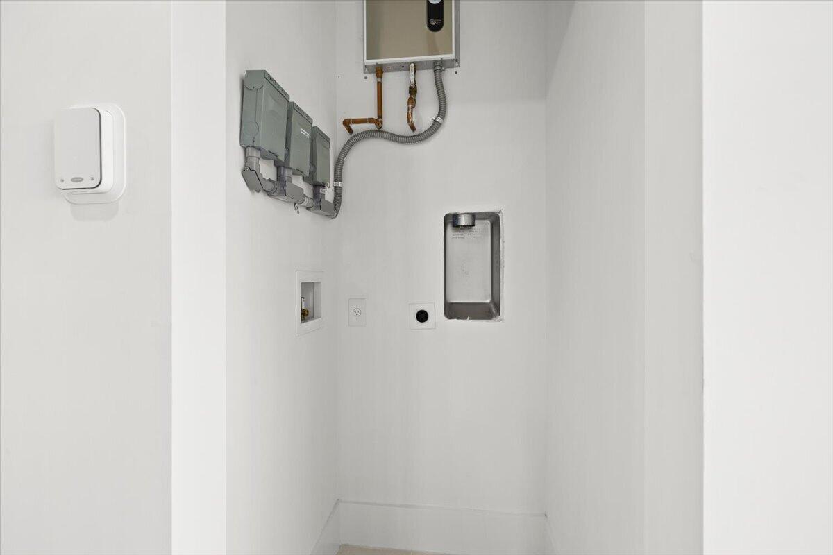 201 NW 14TH, Dania Beach FL 33004
