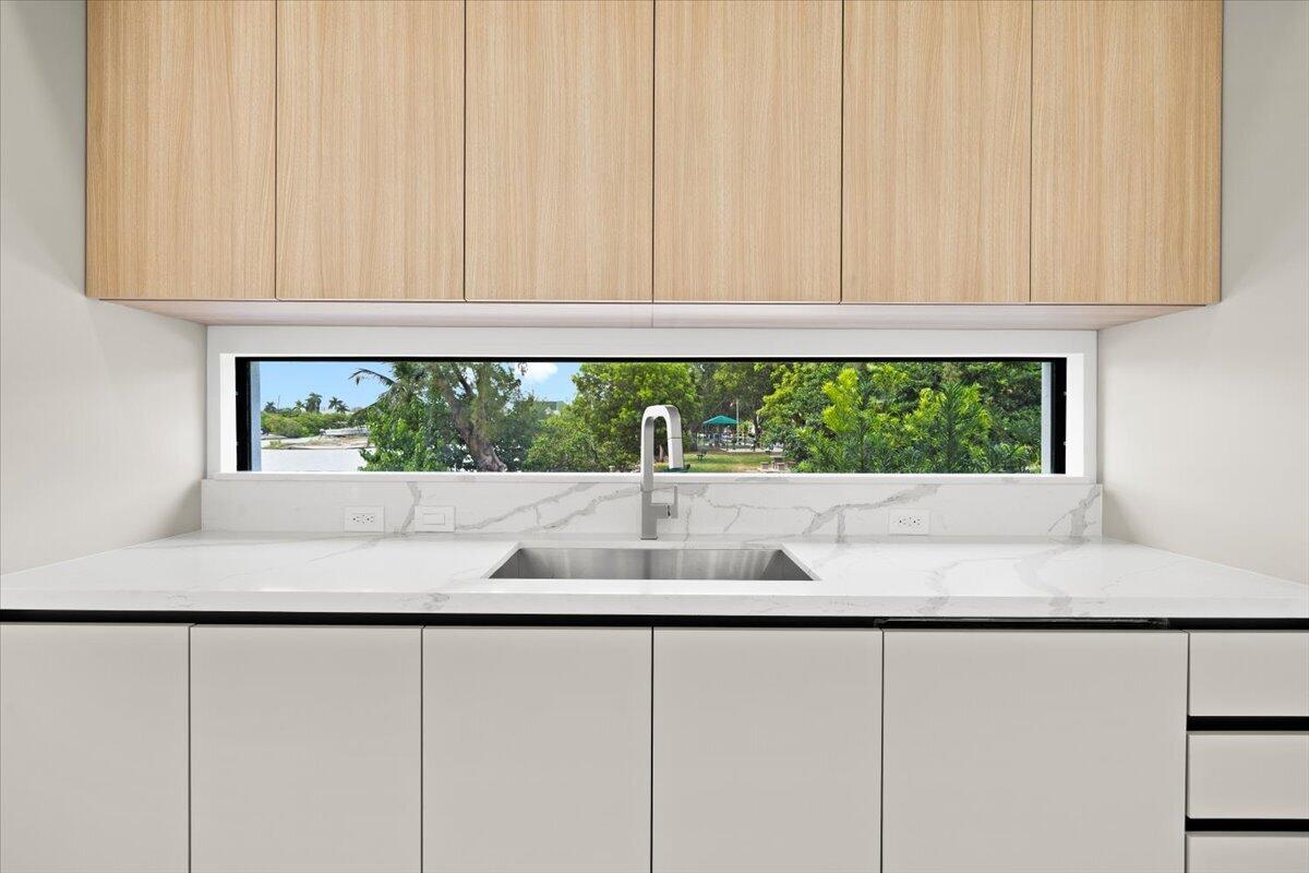 201 NW 14TH, Dania Beach FL 33004