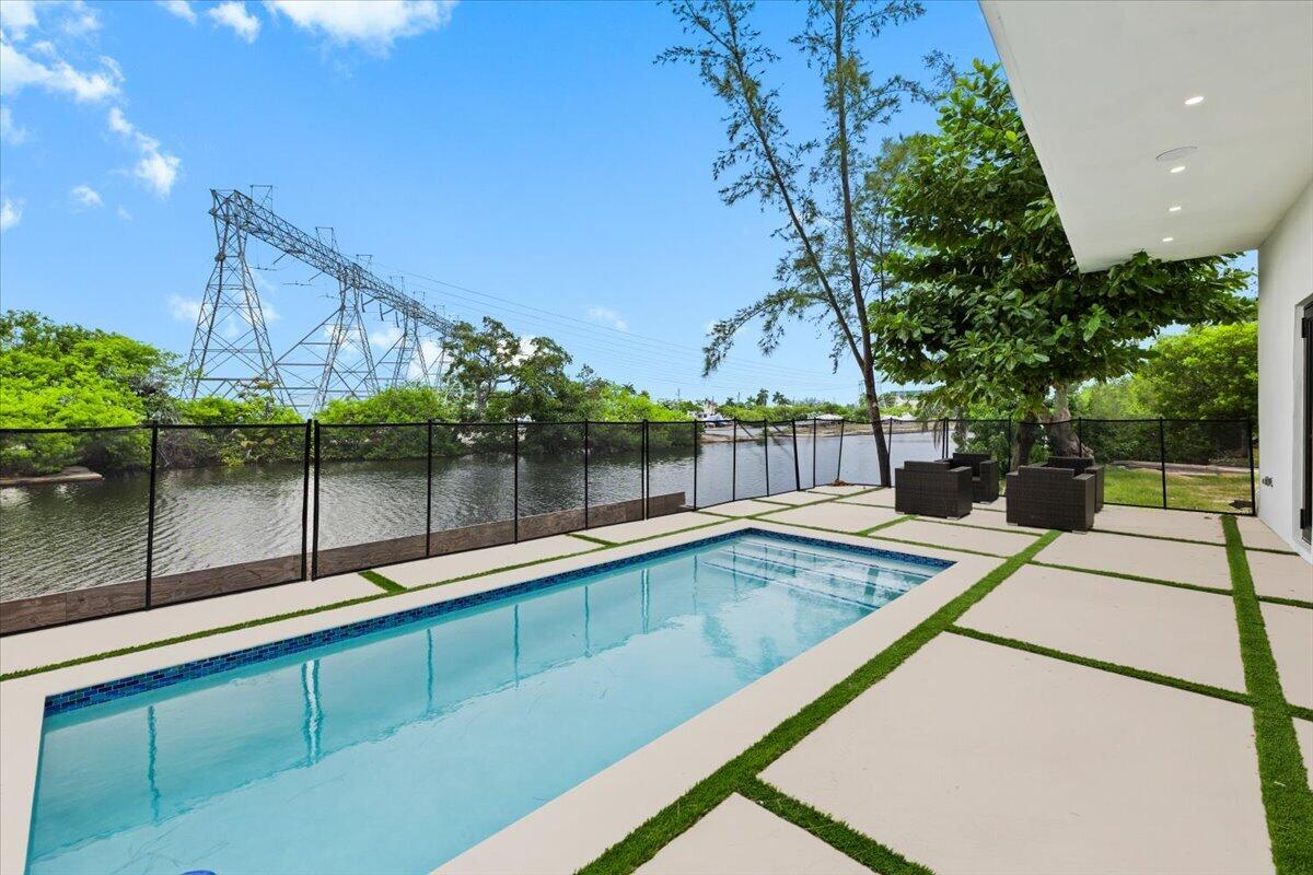 201 NW 14TH, Dania Beach FL 33004