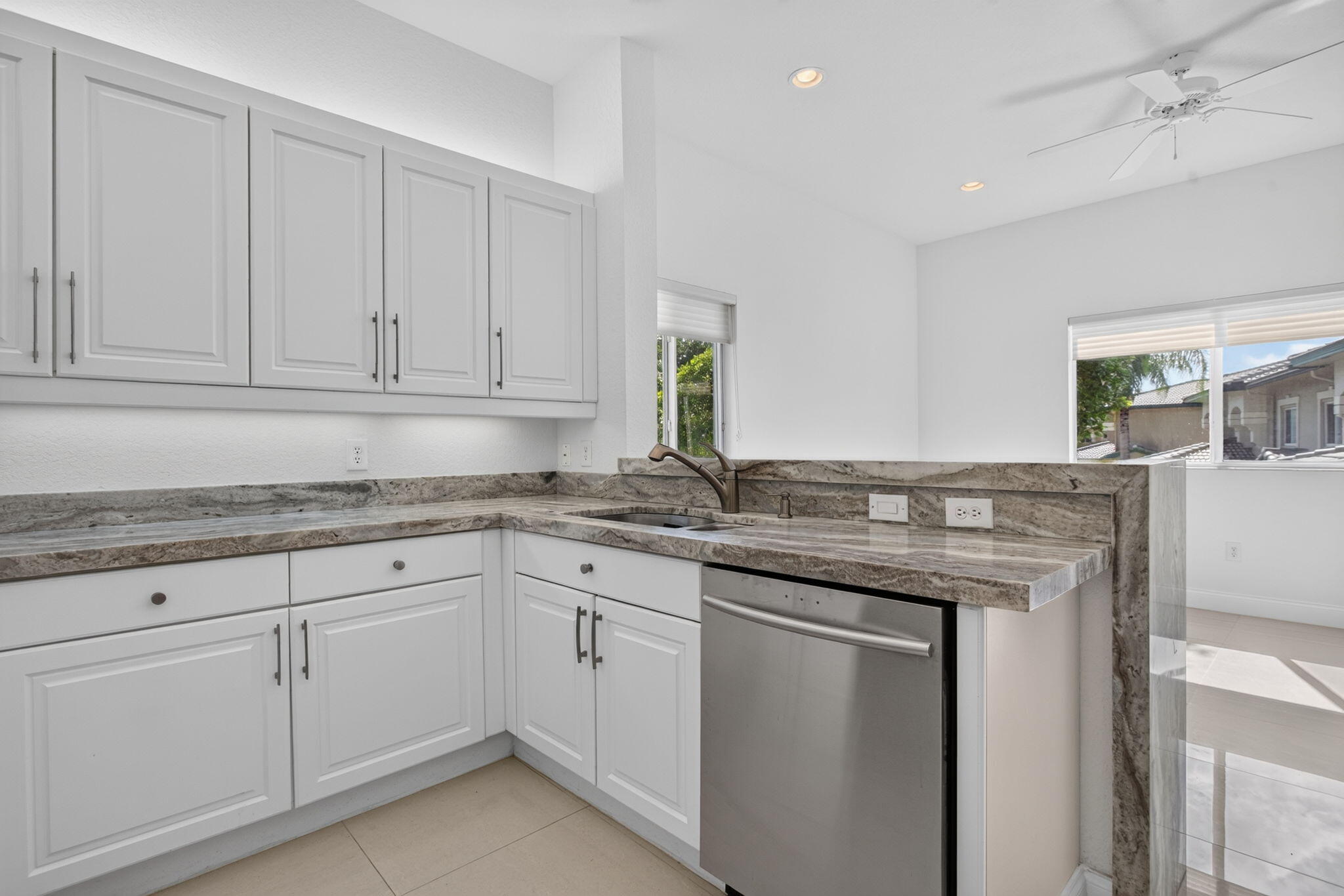 7940 Exeter #201, Tamarac FL 33321
