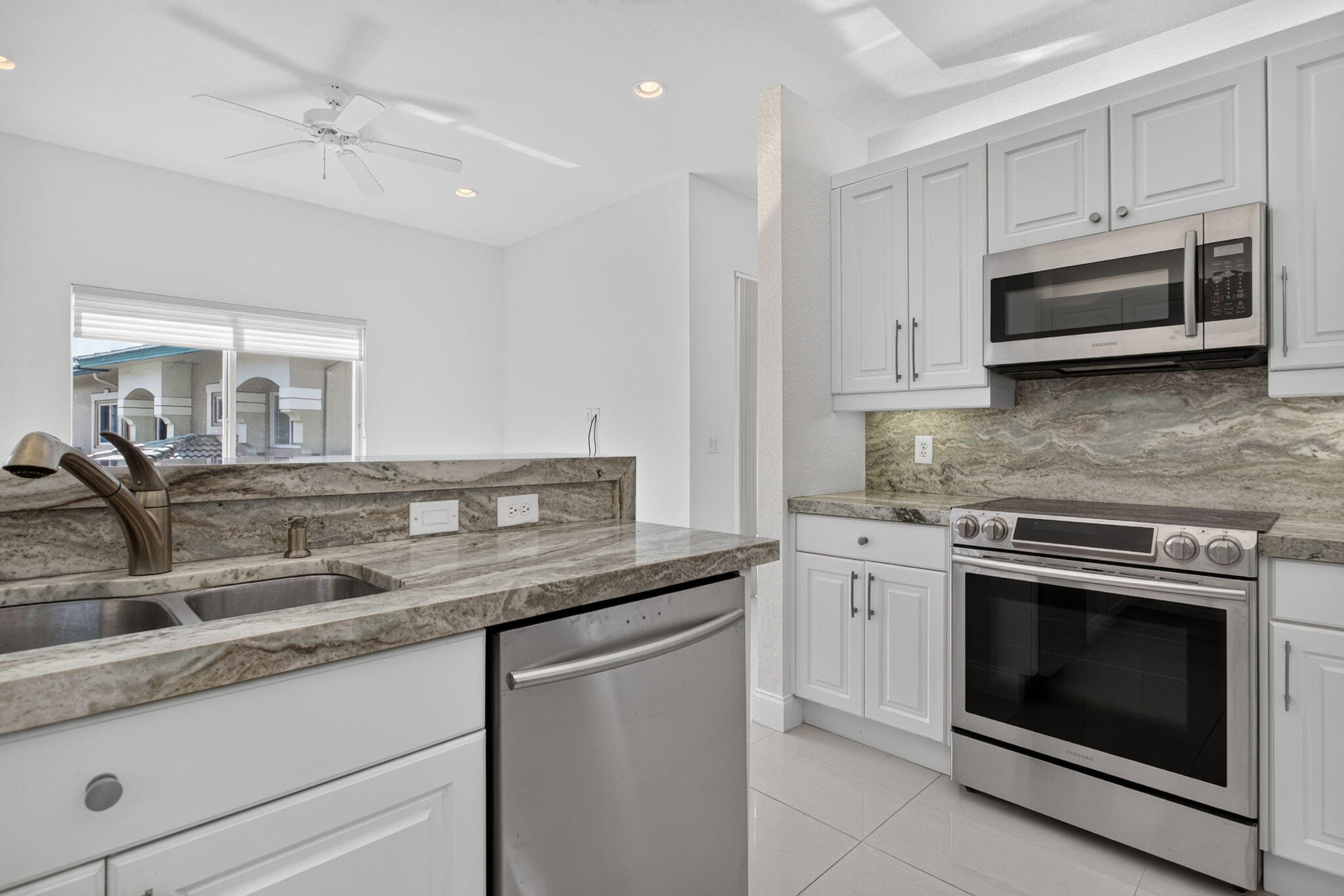 7940 Exeter #201, Tamarac FL 33321
