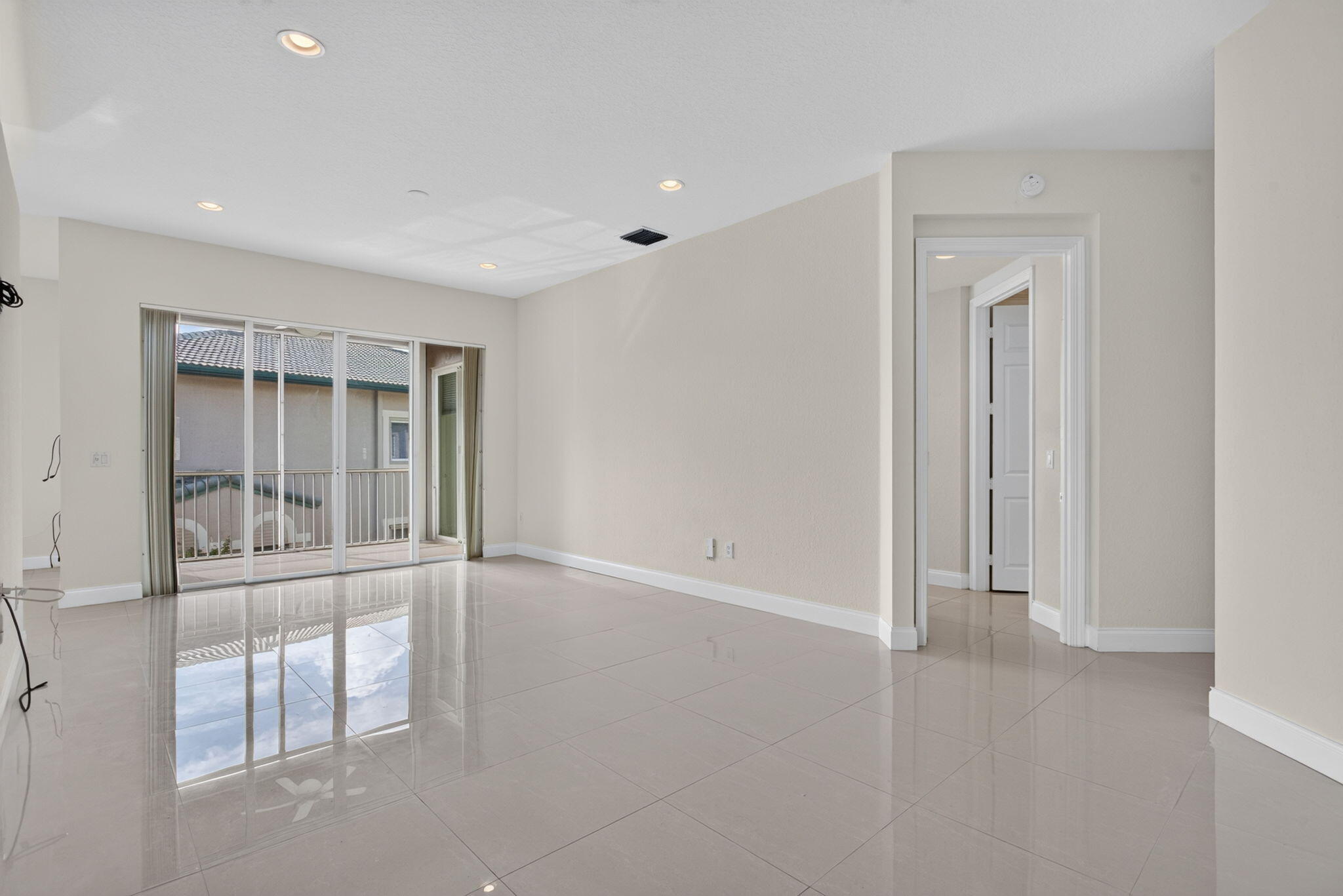 7940 Exeter #201, Tamarac FL 33321