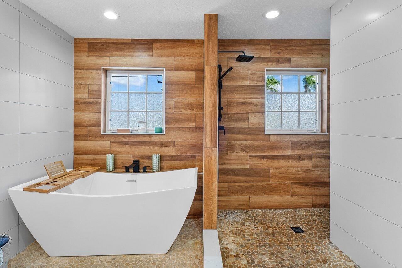 3815 S Lake, Boynton Beach FL 33435