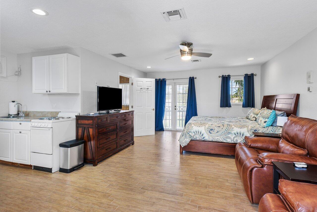 3815 S Lake, Boynton Beach FL 33435