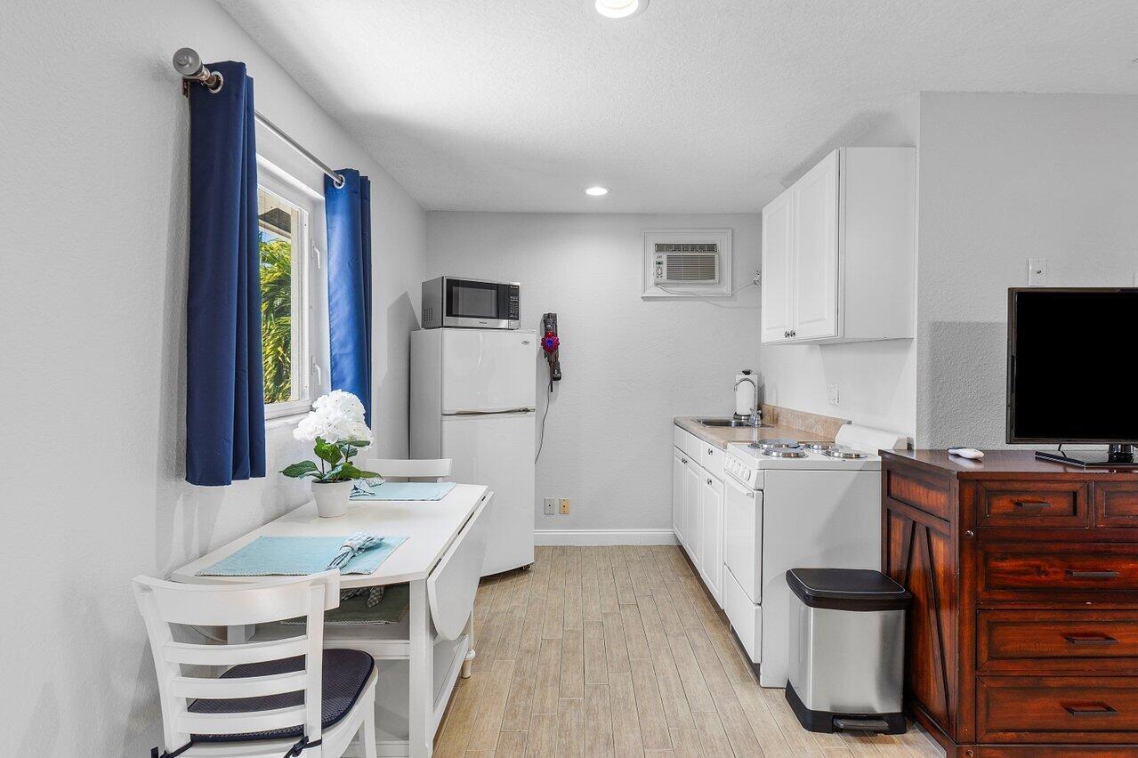 3815 S Lake, Boynton Beach FL 33435