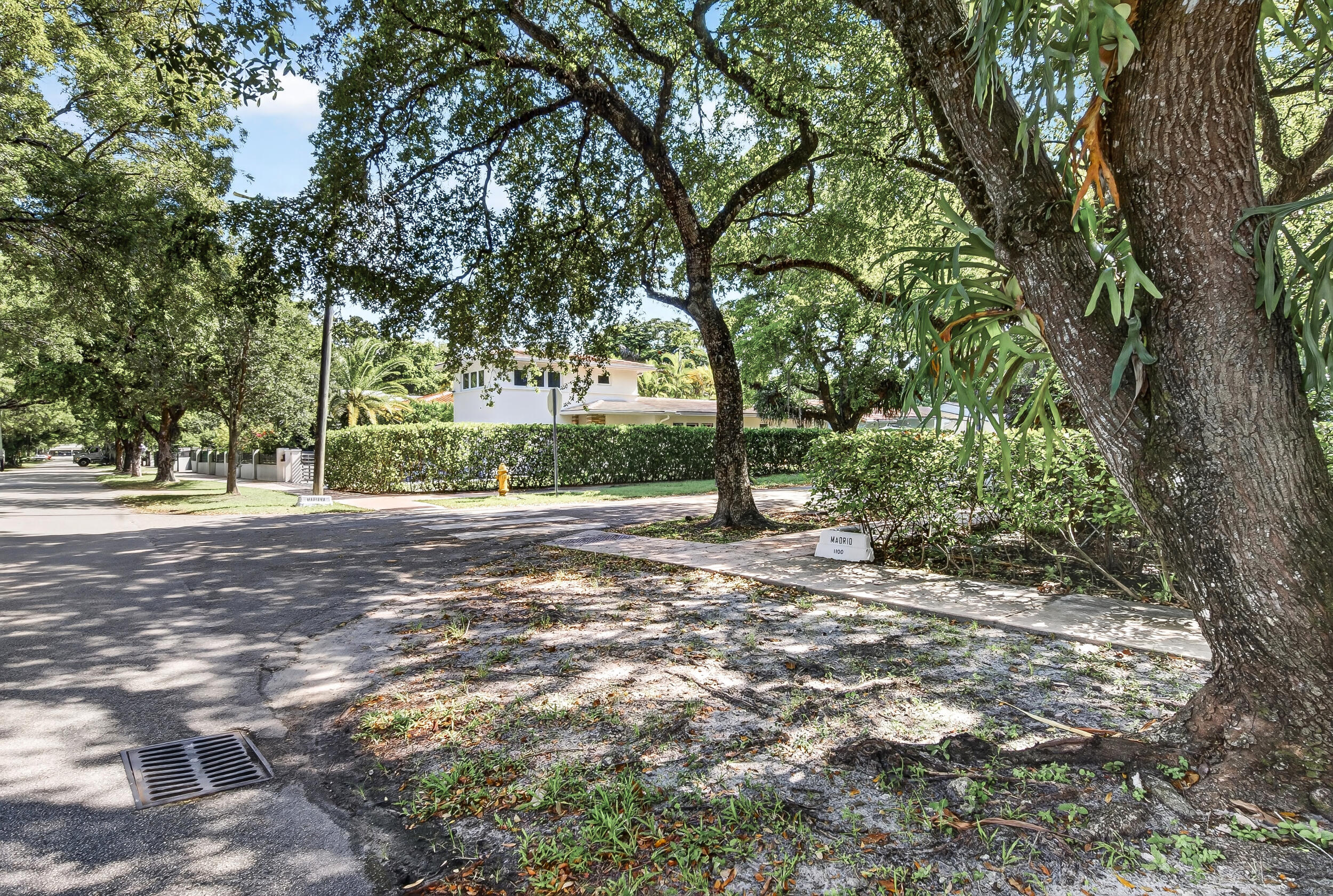 1015 Madrid, Coral Gables FL 33134