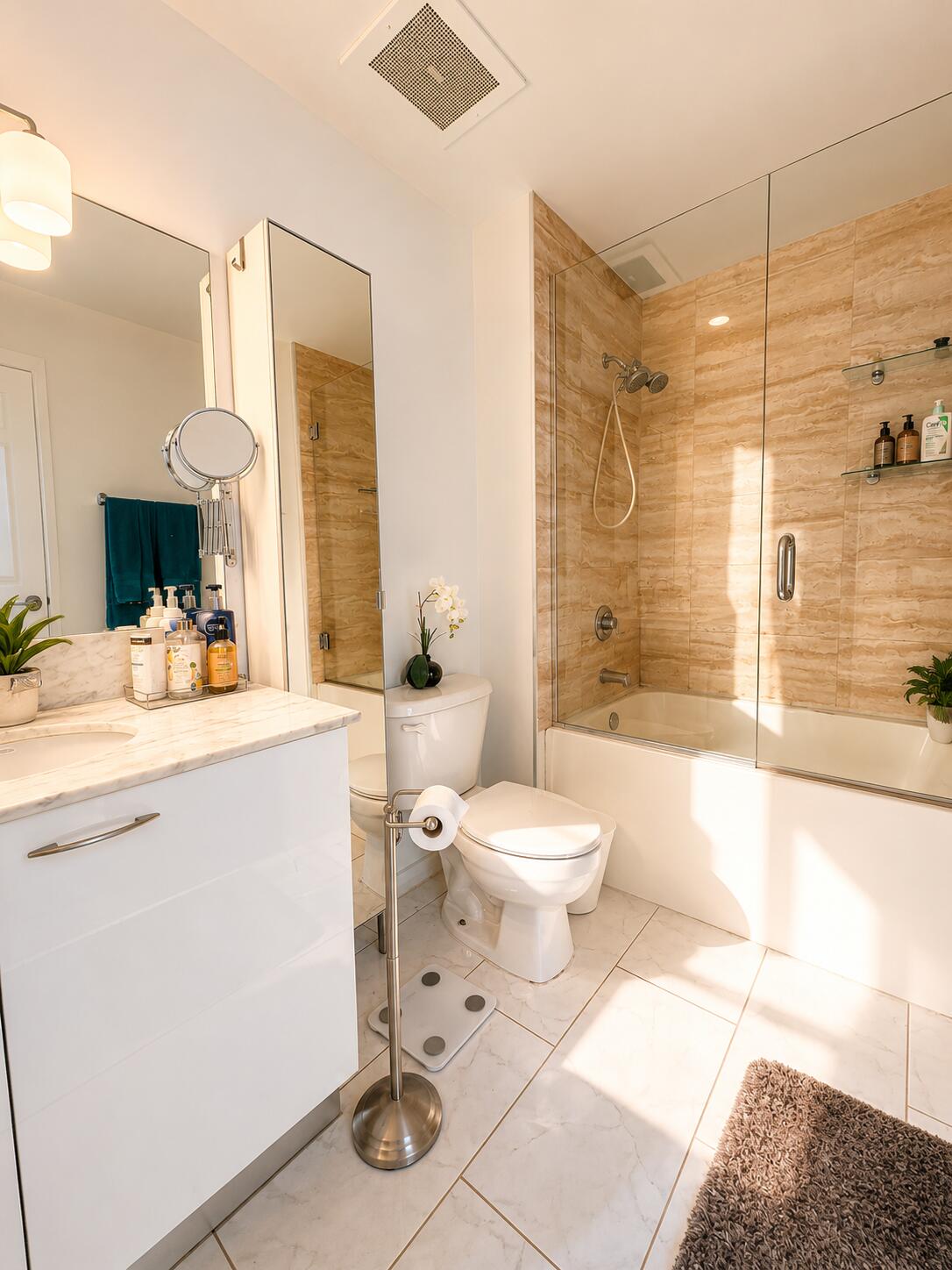 133 NE 2ND #208, Miami FL 33132