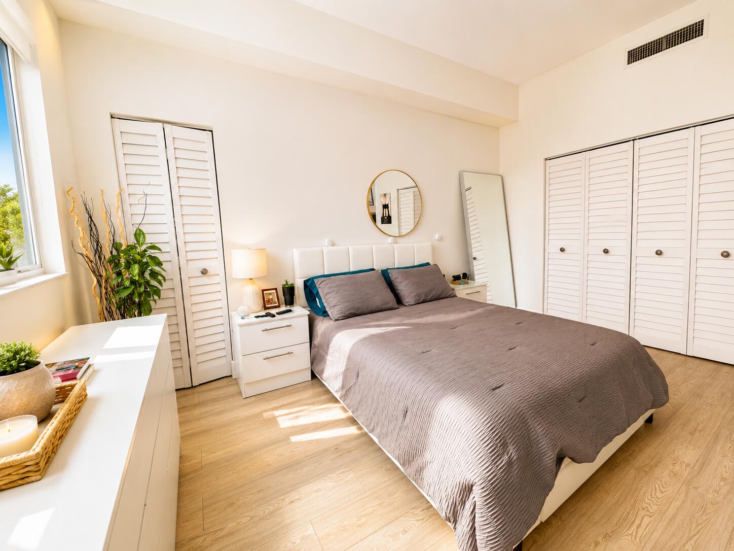 133 NE 2ND #208, Miami FL 33132