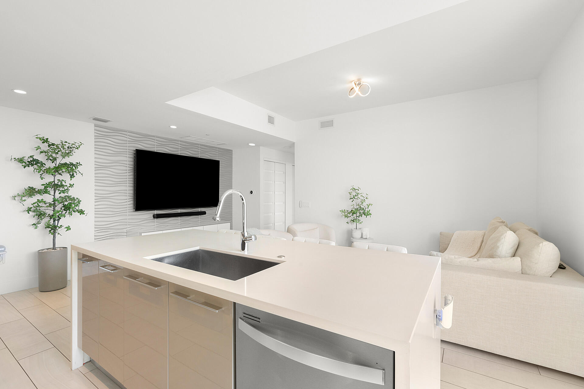 2000 Metropica #801, Sunrise FL 33323