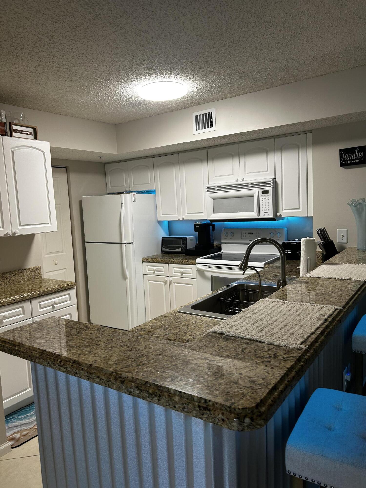 284 VILLAGE #9207, Tequesta FL 33469
