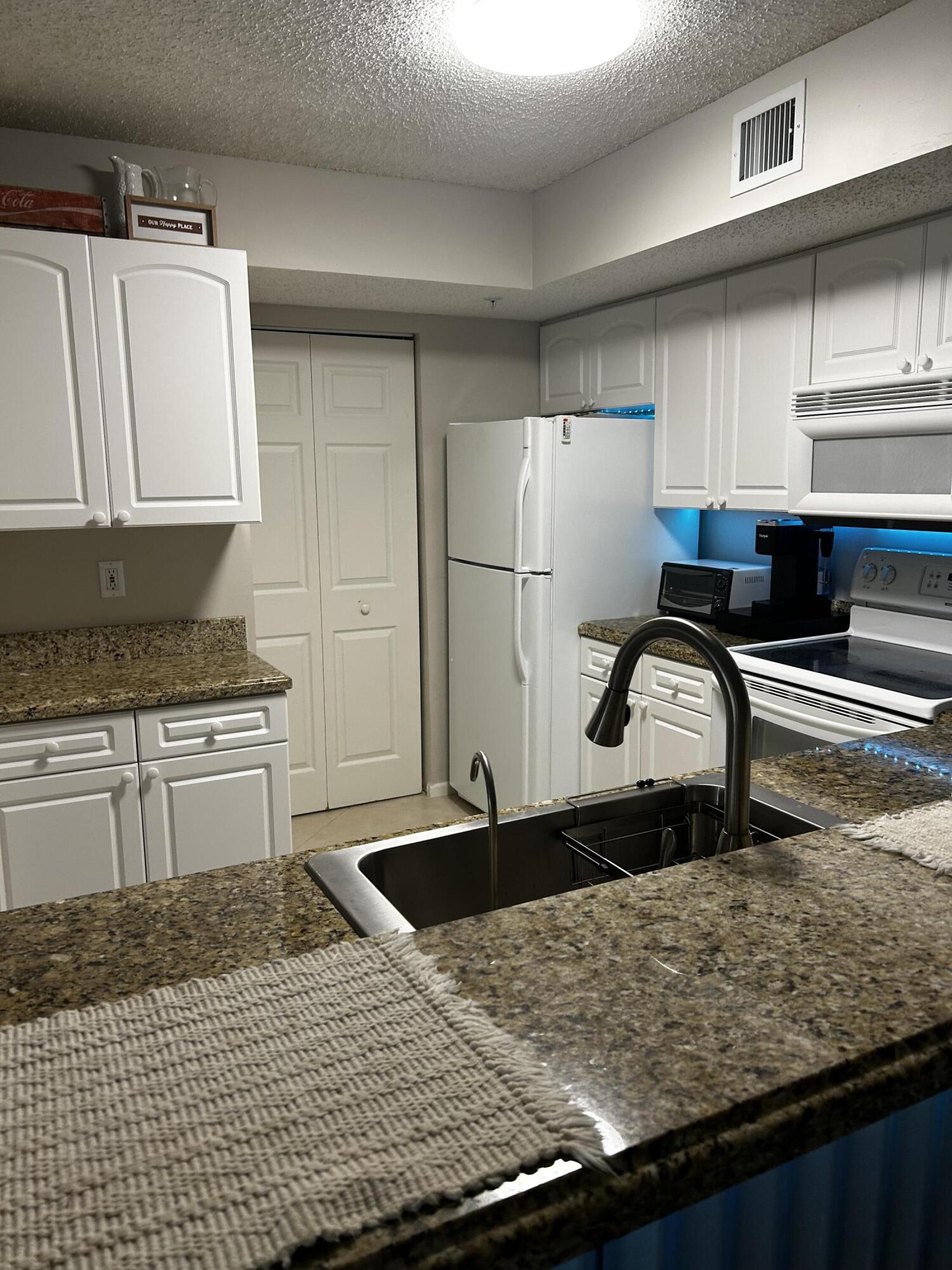 284 VILLAGE #9207, Tequesta FL 33469