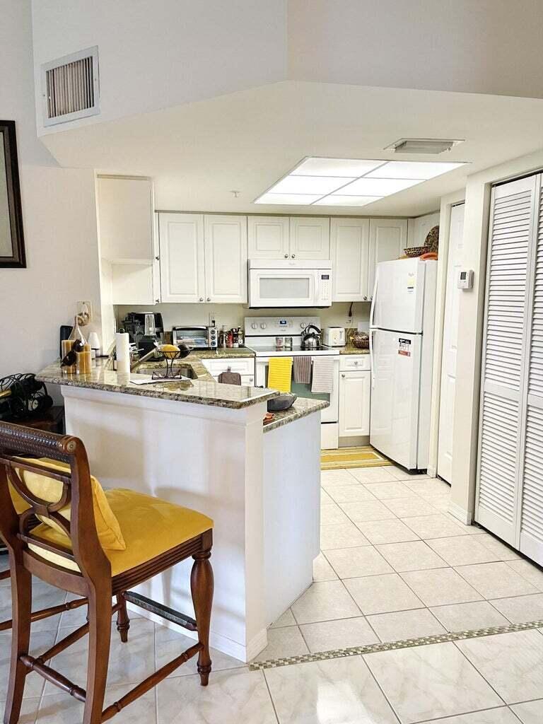 300 CRESTWOOD #309, Royal Palm Beach FL 33411