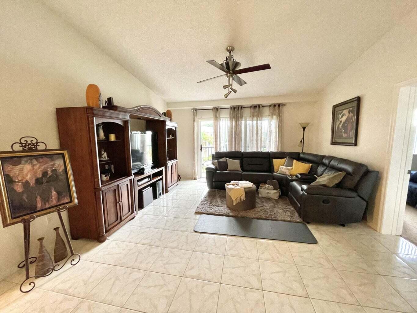 300 CRESTWOOD #309, Royal Palm Beach FL 33411