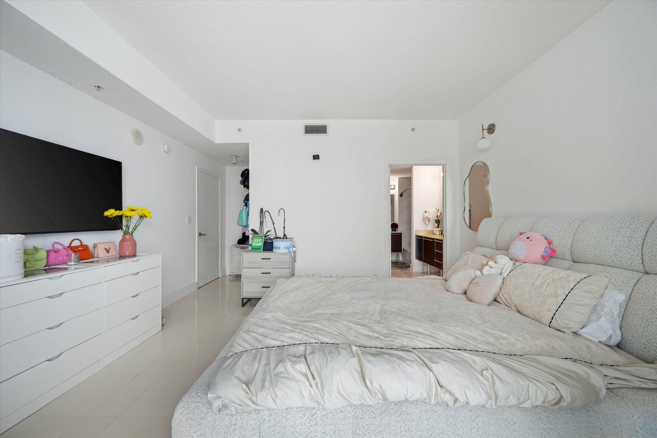 1900 N Bayshore #2312, Miami FL 33132
