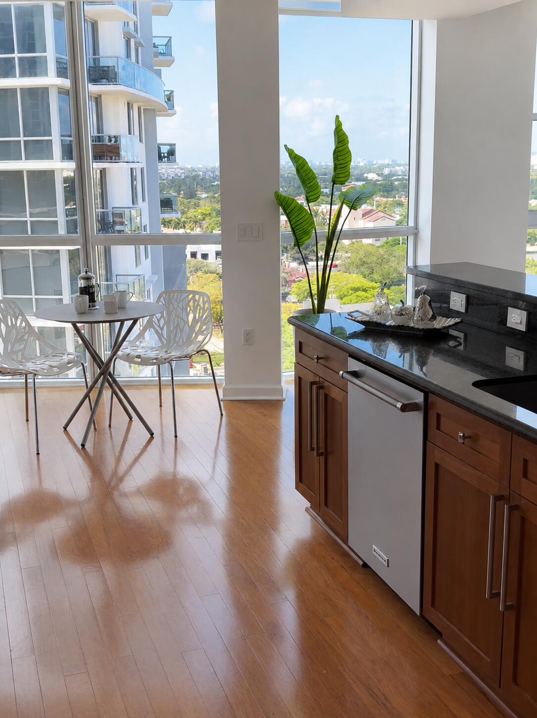 111 SE 8th #1402, Fort Lauderdale FL 33301