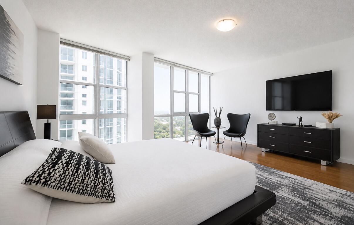 111 SE 8th #1402, Fort Lauderdale FL 33301