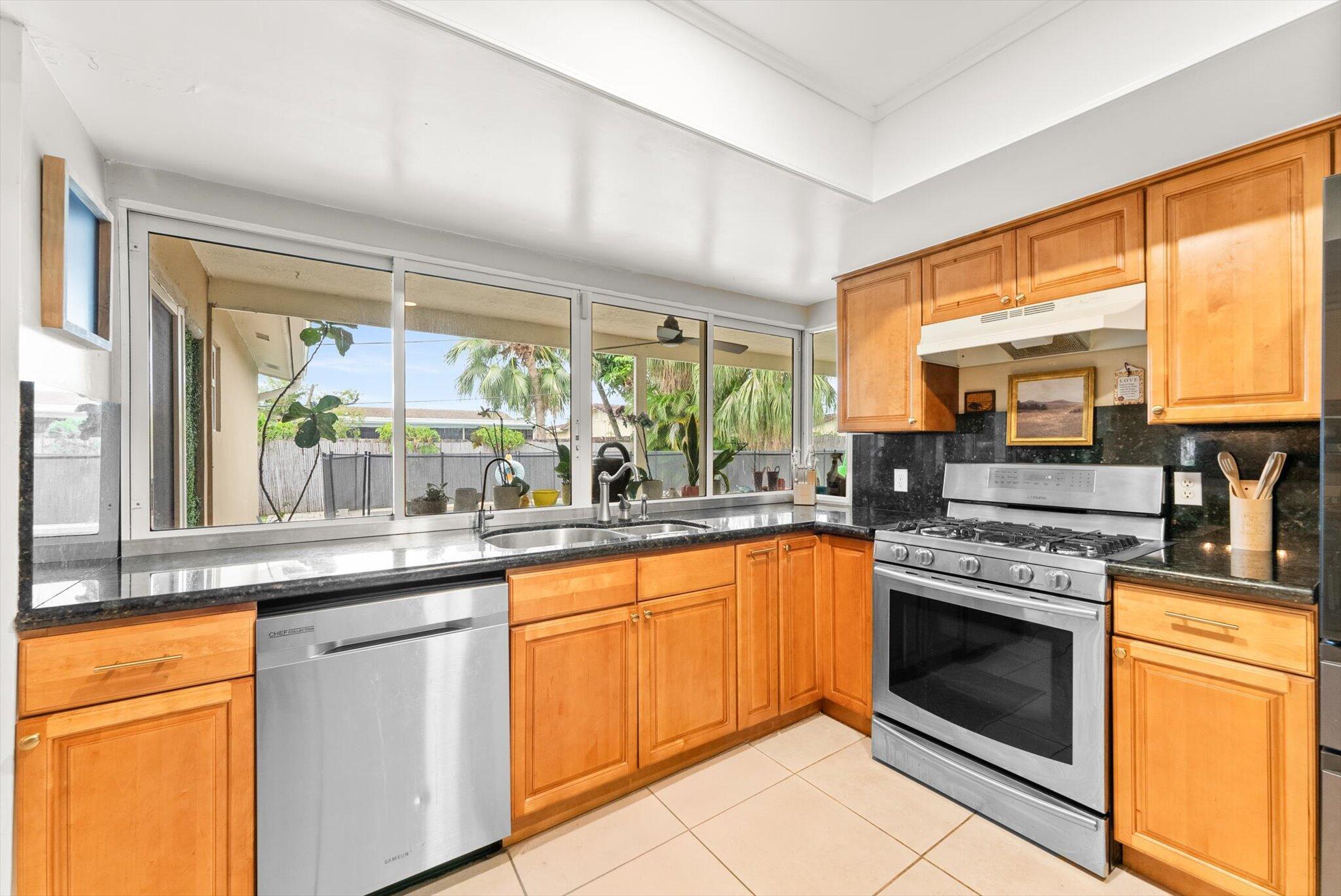 10661 NW 27TH, Sunrise FL 33322