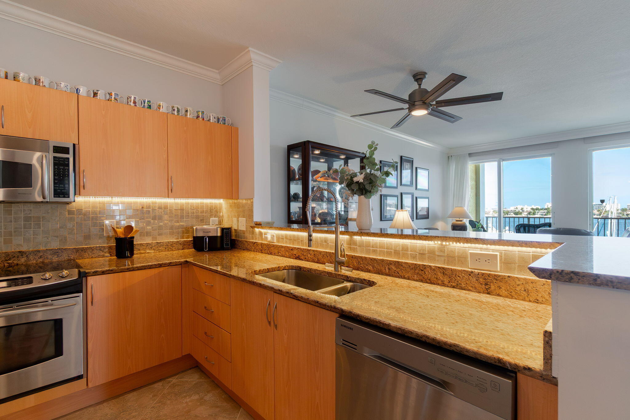 806 E Windward #524, Lantana FL 33462