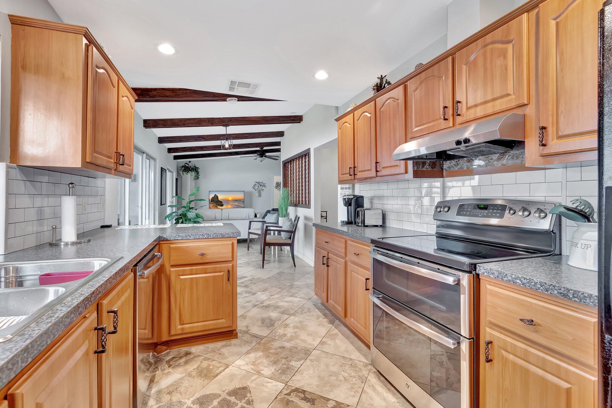 577 SW 24th, Boynton Beach FL 33435