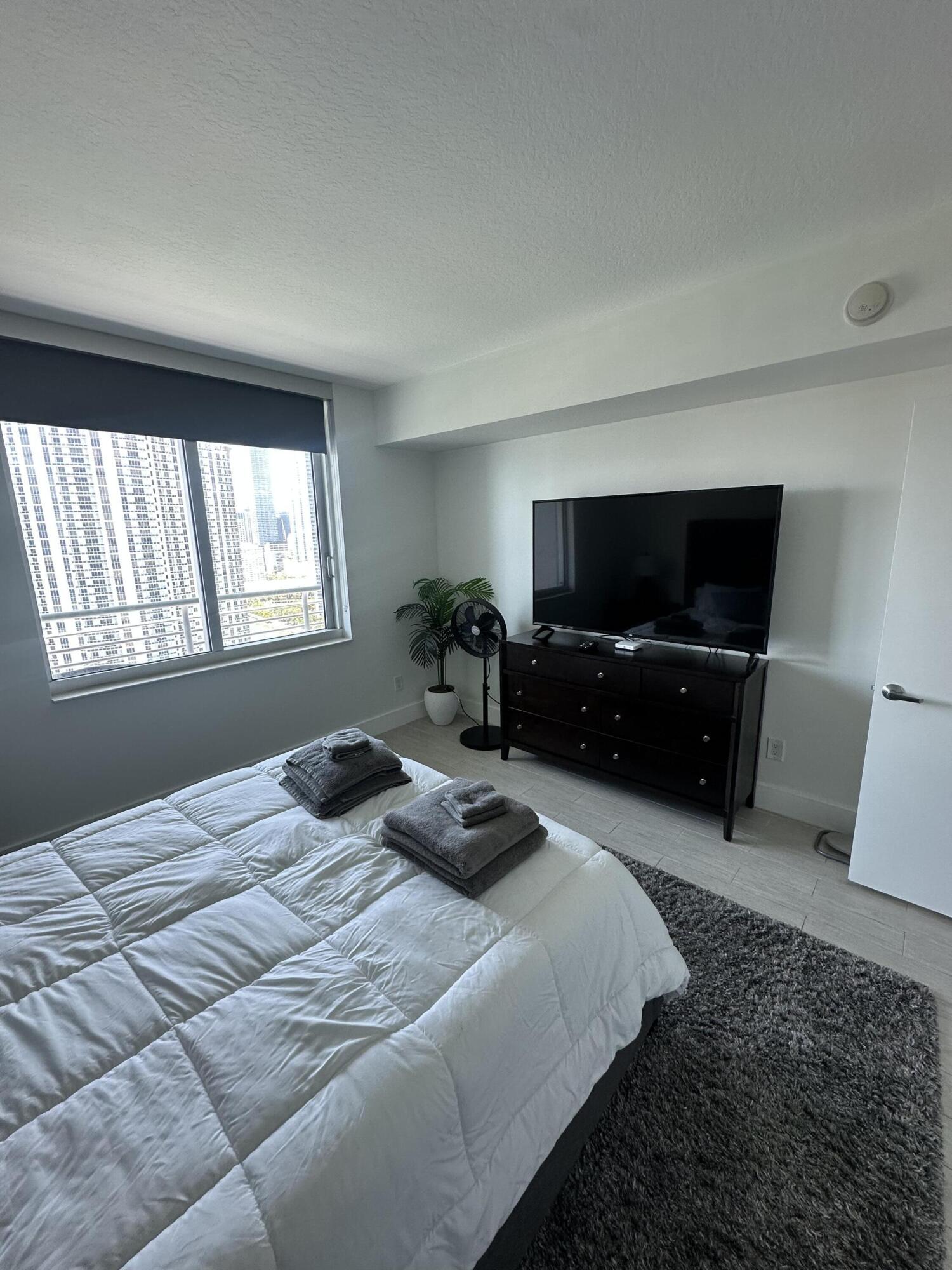 325 S Biscayne #2617, Miami FL 33131