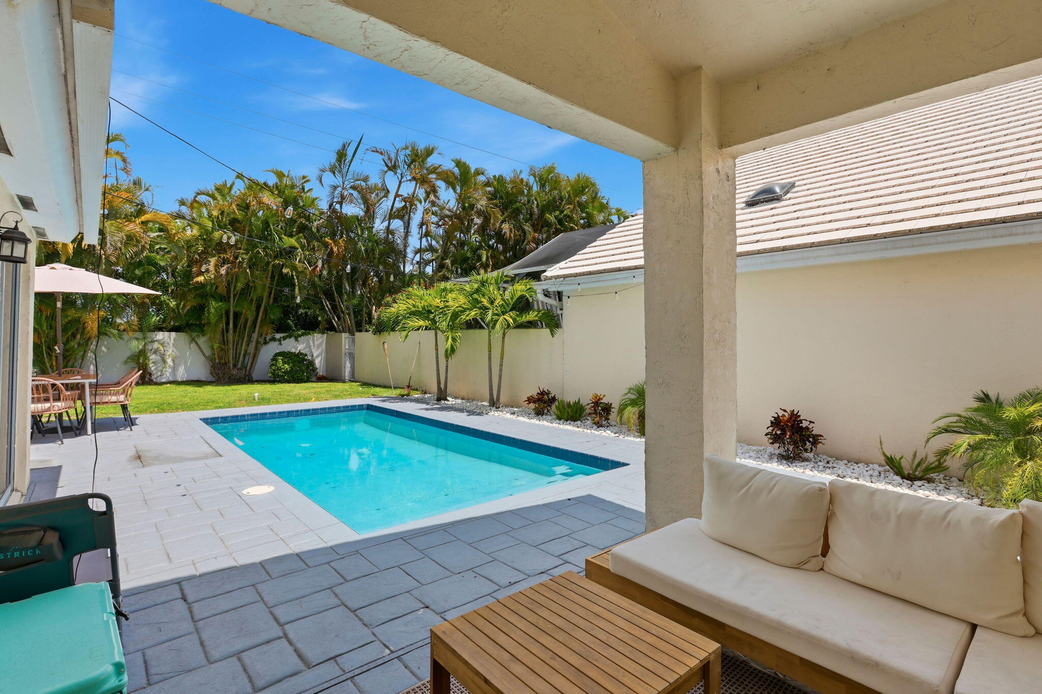944 Dickens, West Palm Beach FL 33411