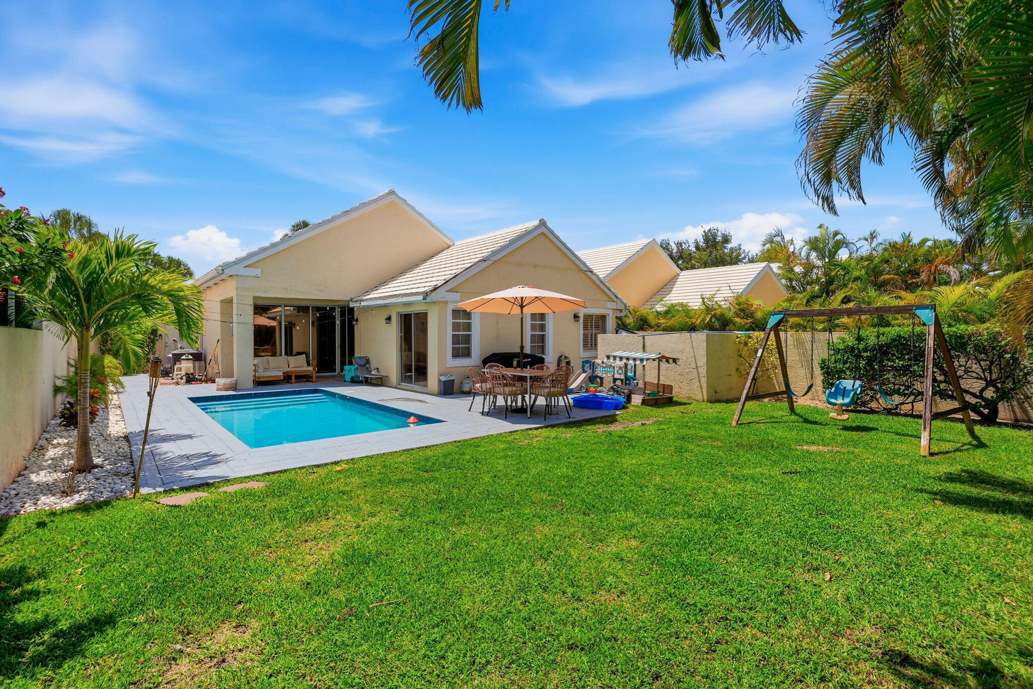 944 Dickens, West Palm Beach FL 33411