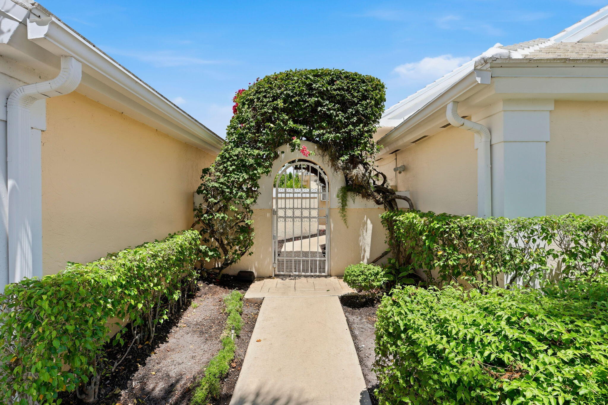 944 Dickens, West Palm Beach FL 33411