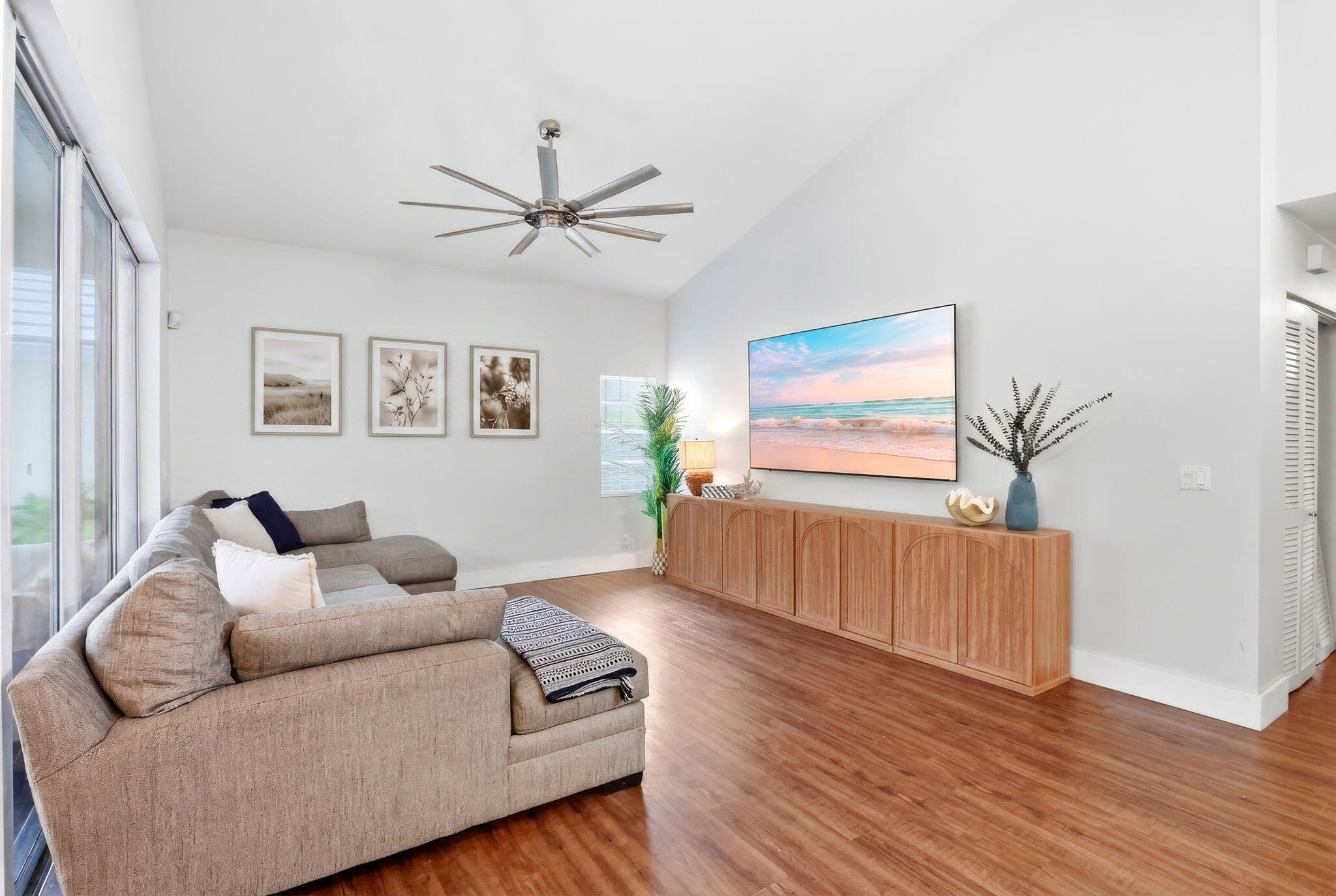 944 Dickens, West Palm Beach FL 33411