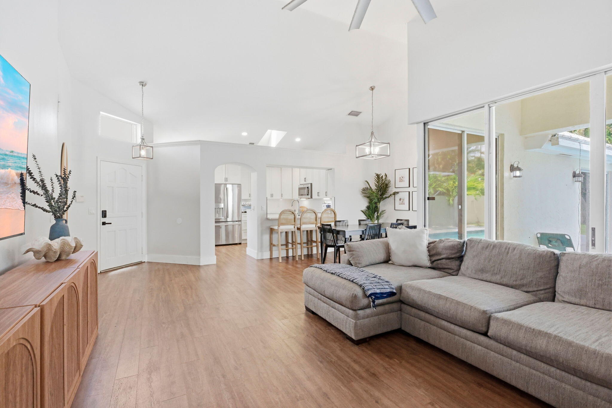 944 Dickens, West Palm Beach FL 33411