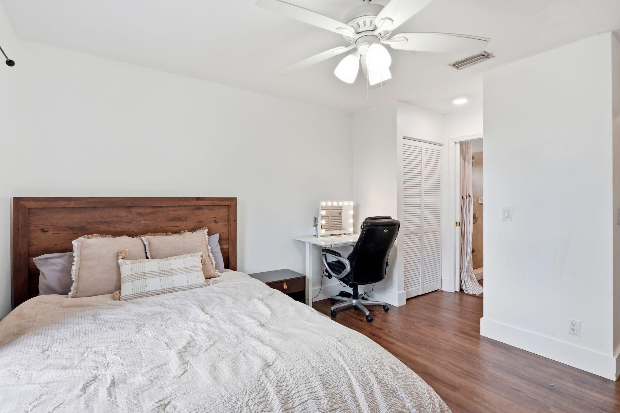 944 Dickens, West Palm Beach FL 33411