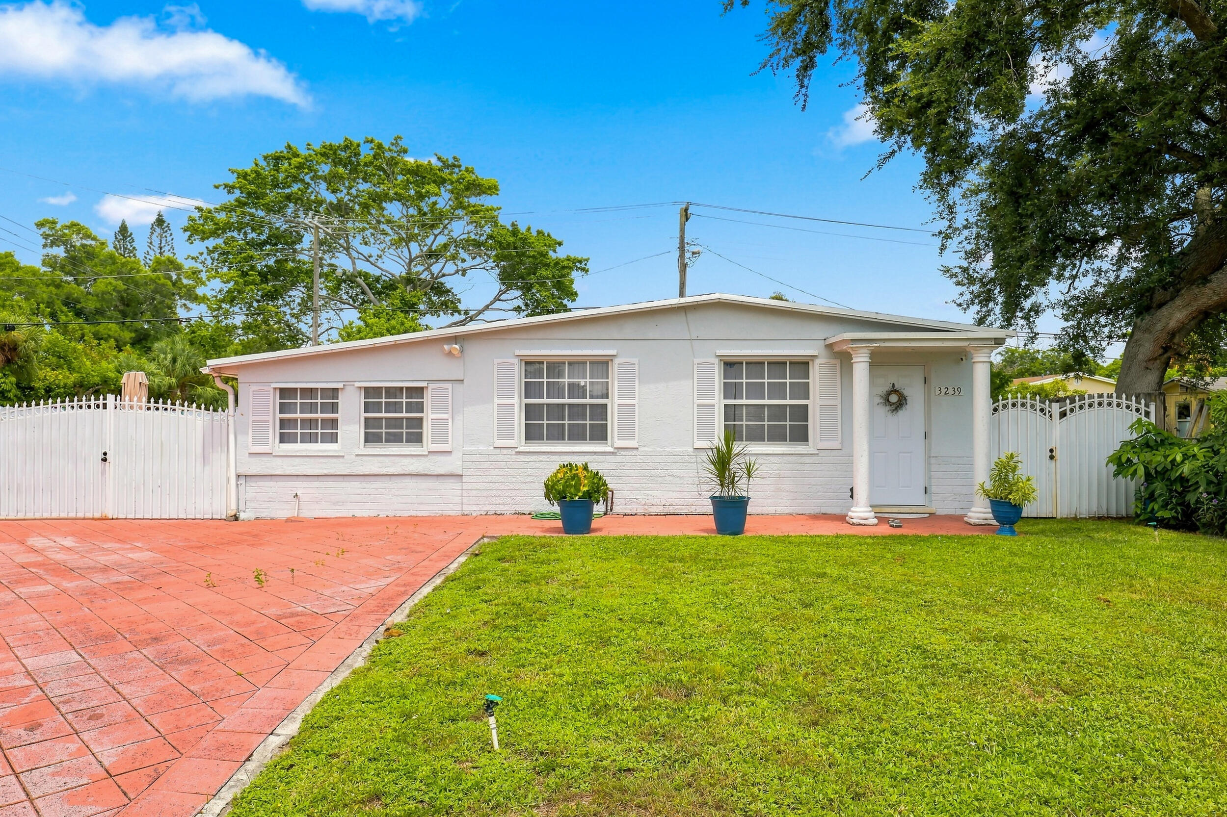 3239 DOLAN, Palm Springs FL 33406