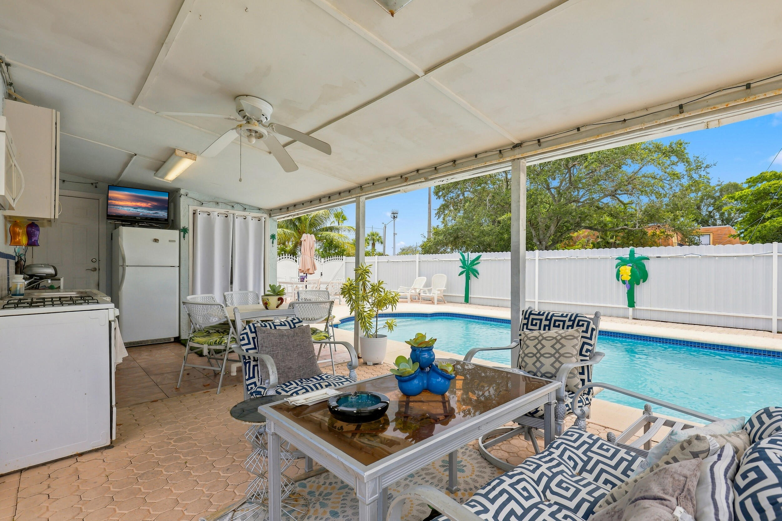 3239 DOLAN, Palm Springs FL 33406