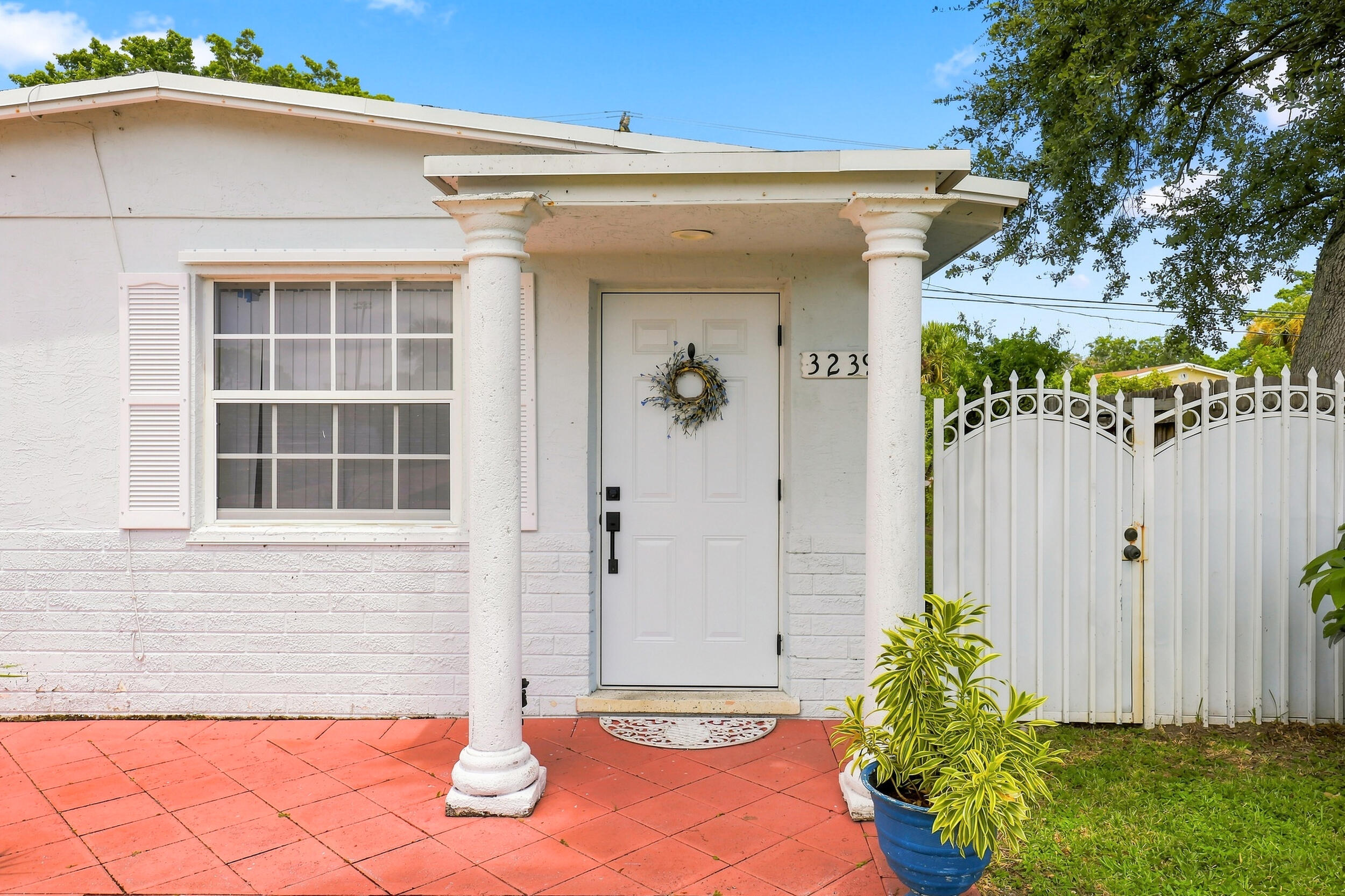 3239 DOLAN, Palm Springs FL 33406