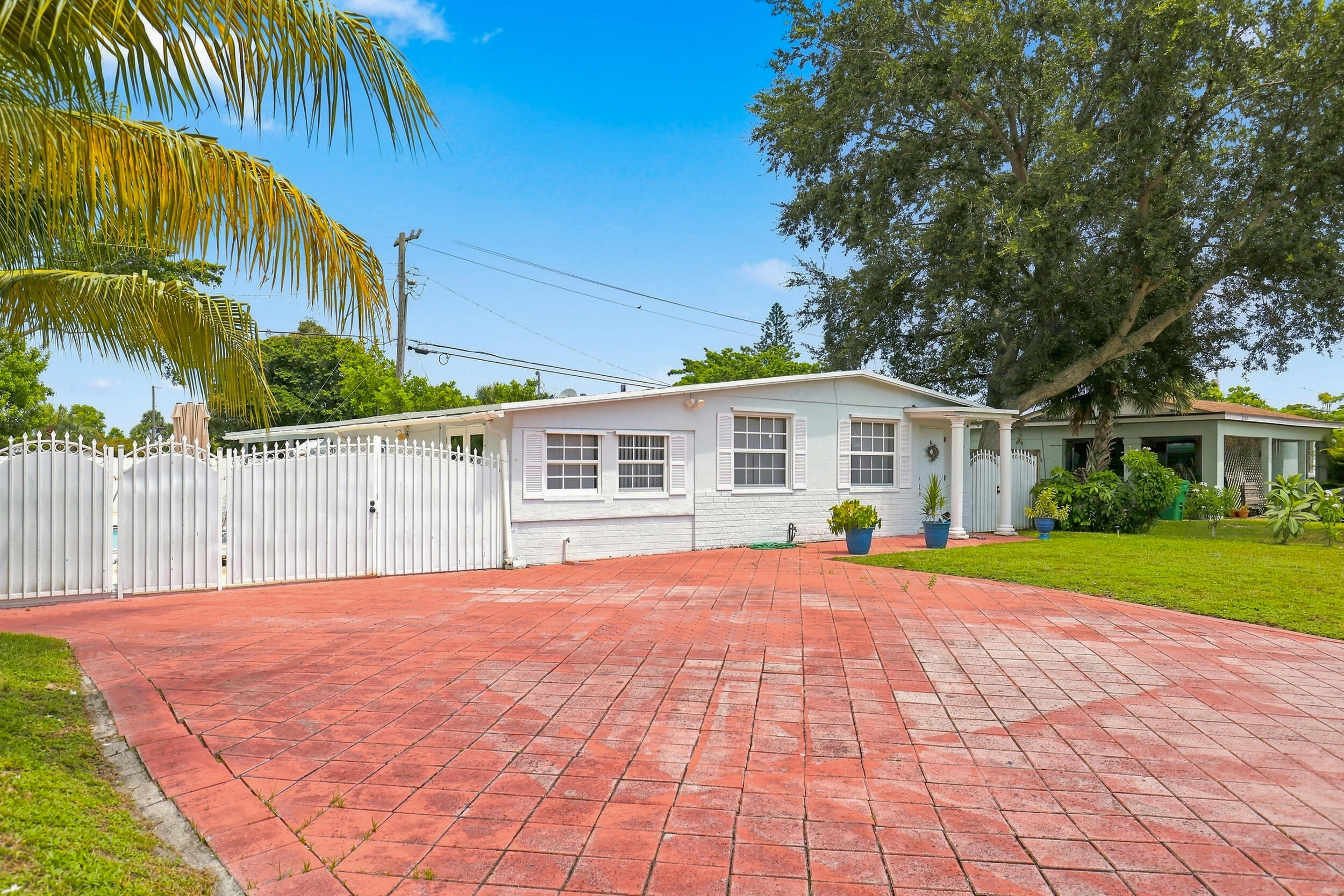 3239 DOLAN, Palm Springs FL 33406