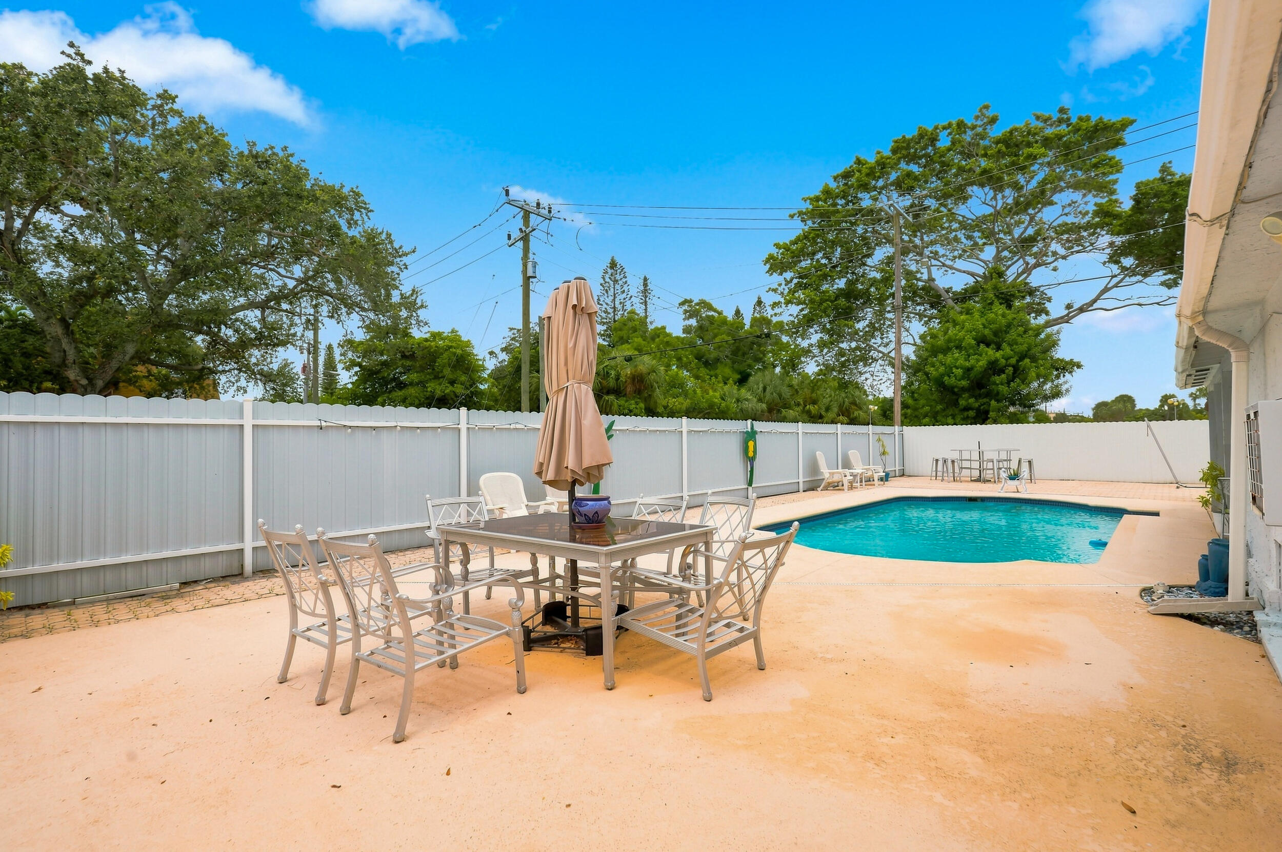 3239 DOLAN, Palm Springs FL 33406