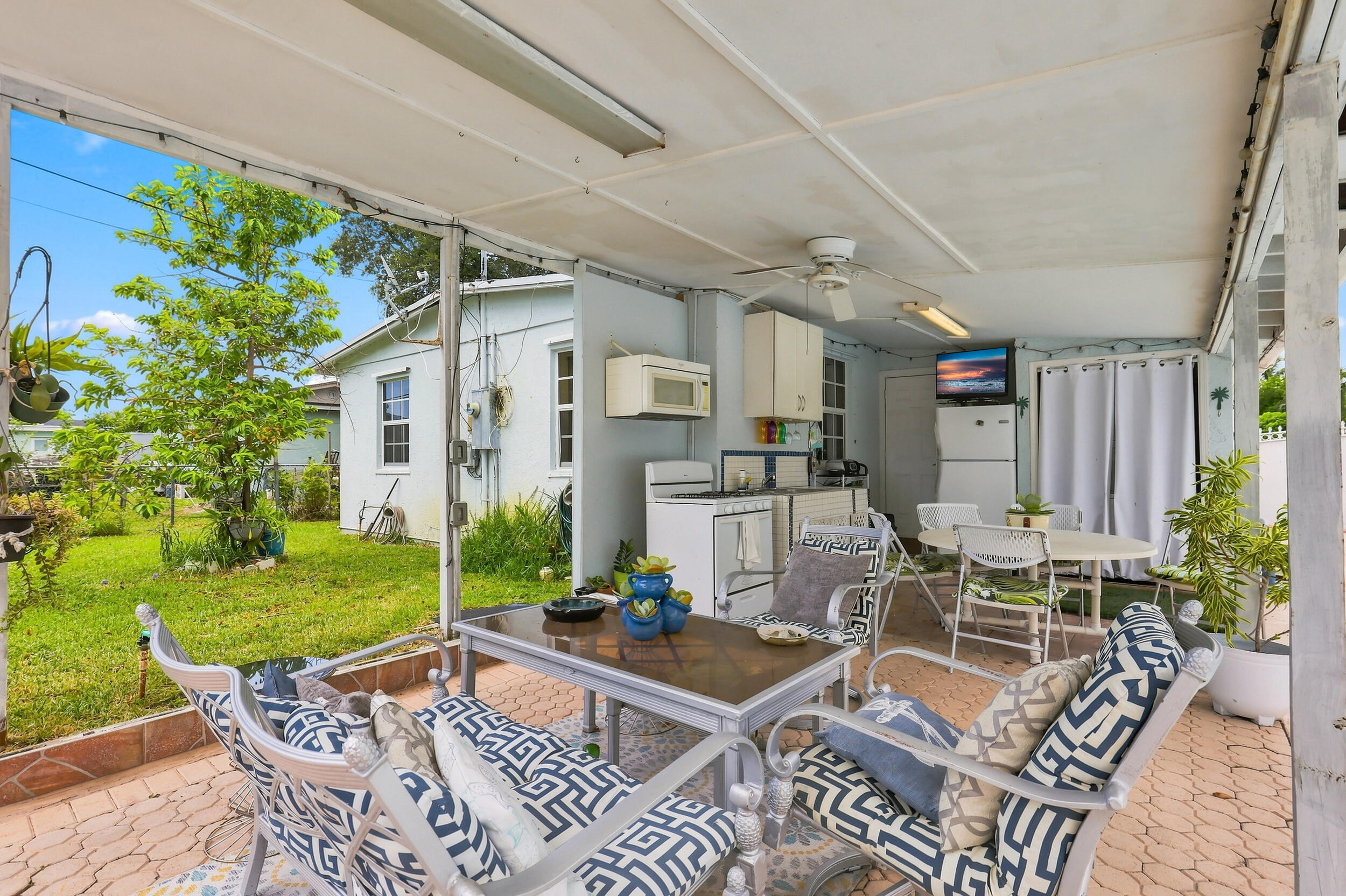 3239 DOLAN, Palm Springs FL 33406