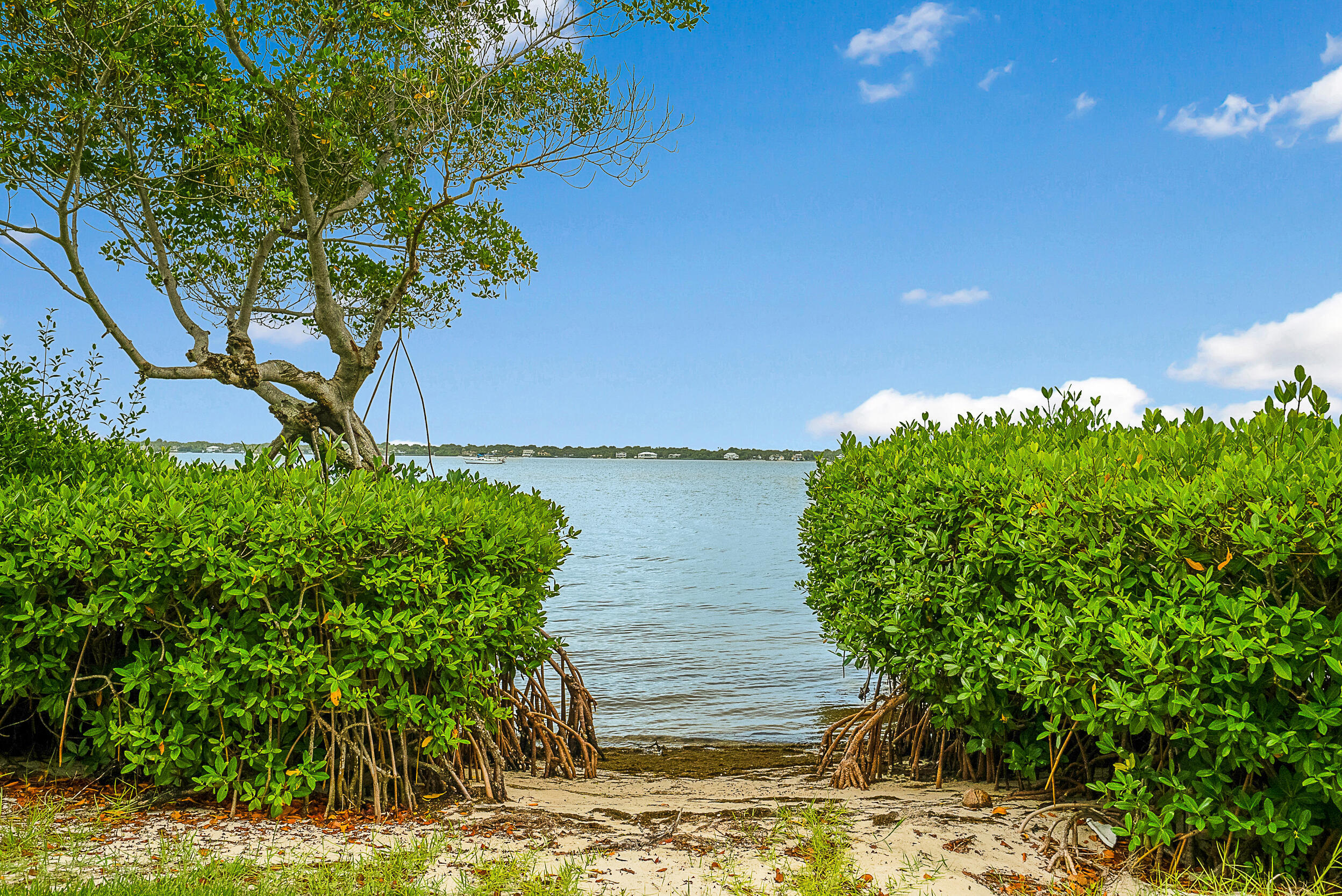 269 NE Edgewater, Stuart FL 34996