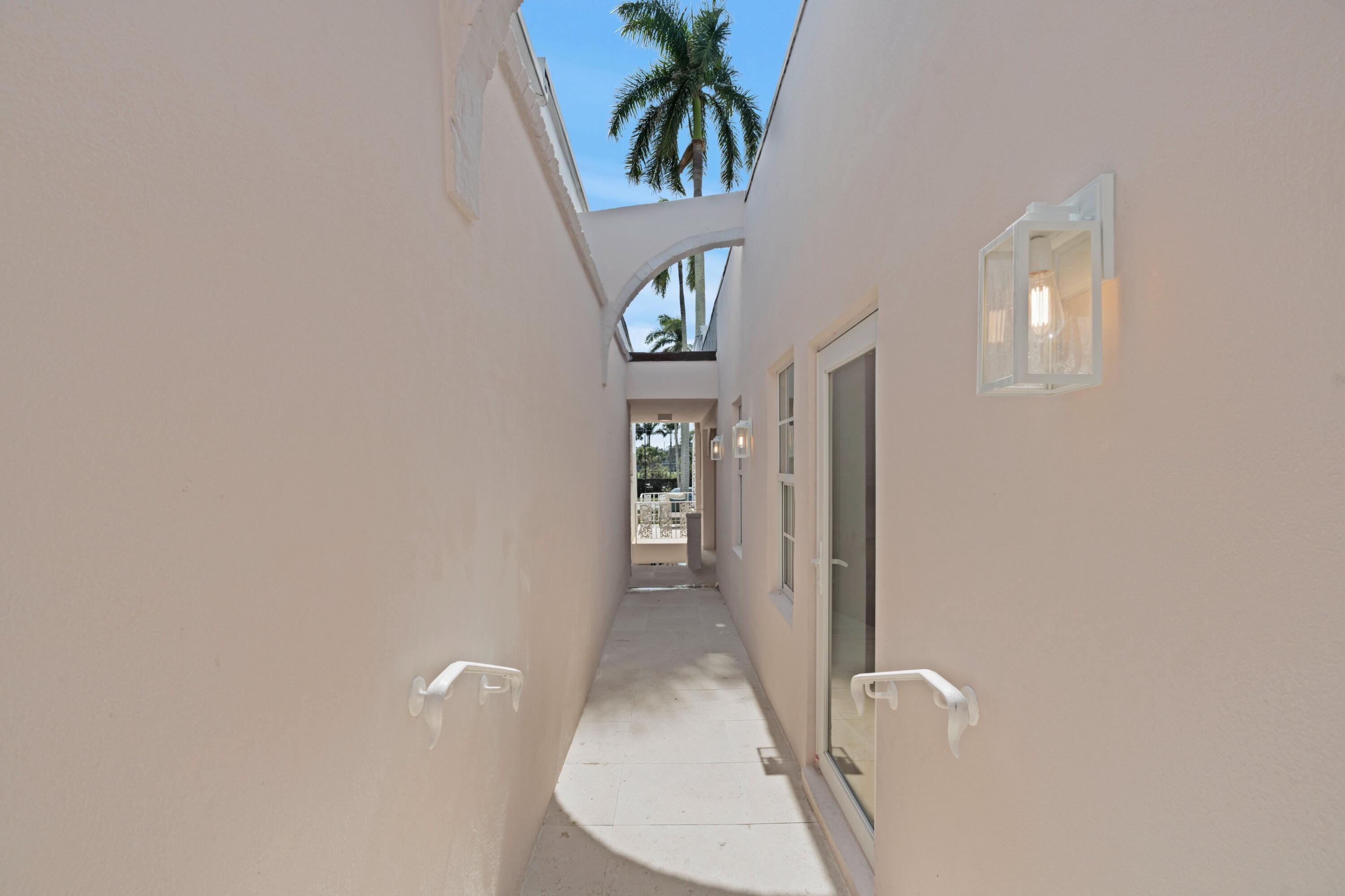 255 ROYAL POINCIANA #2nd floor, Palm Beach FL 33480
