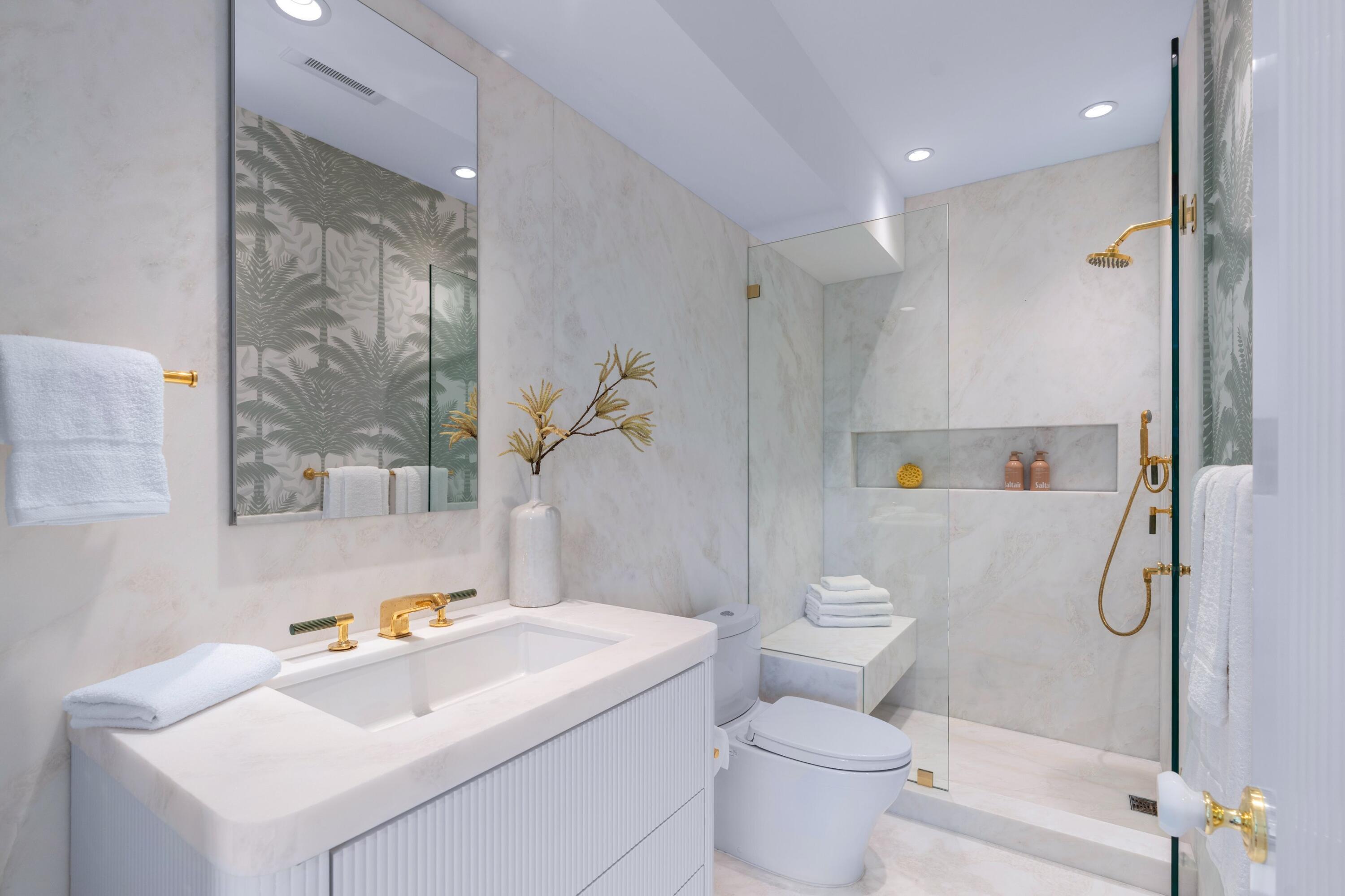 255 ROYAL POINCIANA #2nd floor, Palm Beach FL 33480