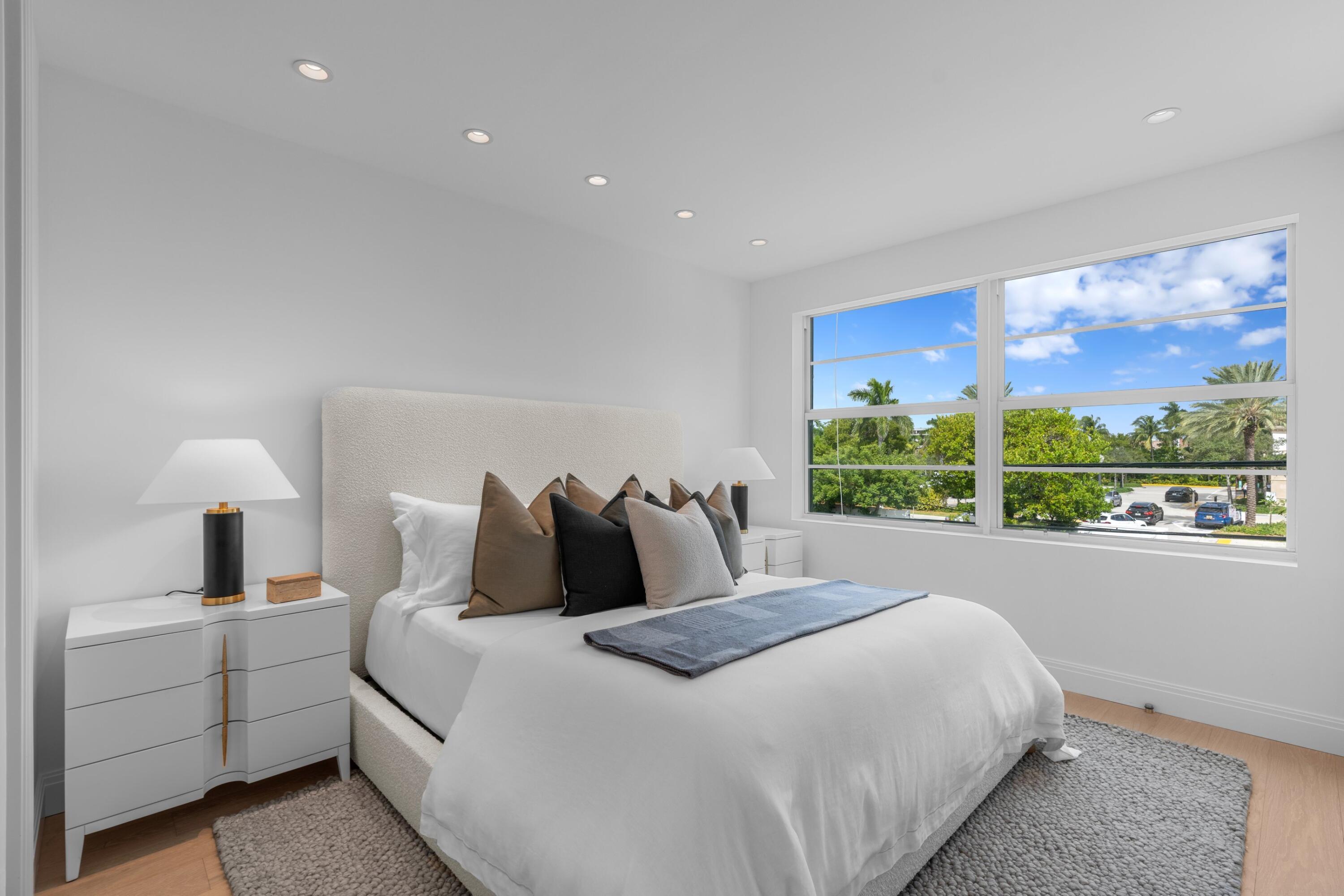 255 ROYAL POINCIANA #2nd floor, Palm Beach FL 33480