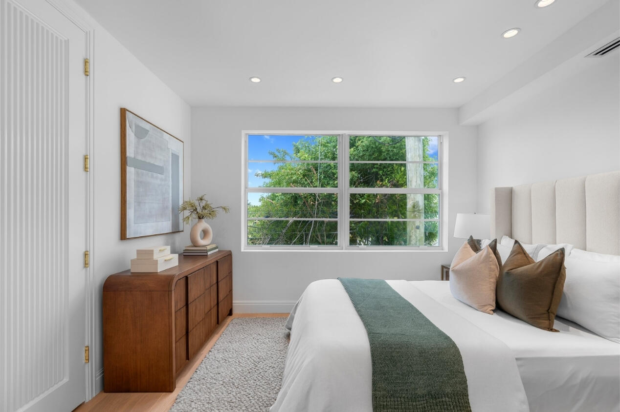255 ROYAL POINCIANA #2nd floor, Palm Beach FL 33480